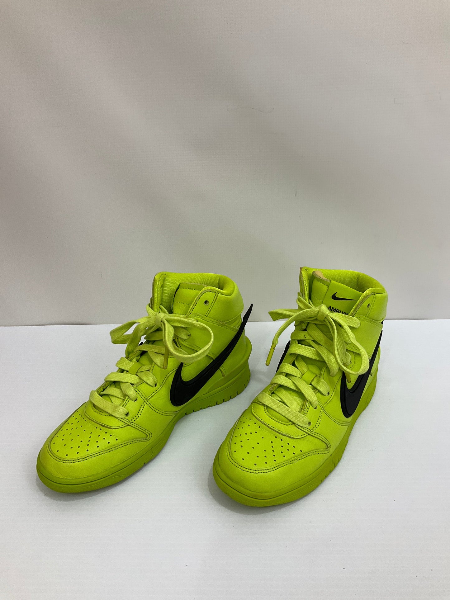 Shoes Sneakers By Nike In Green, Size: 7