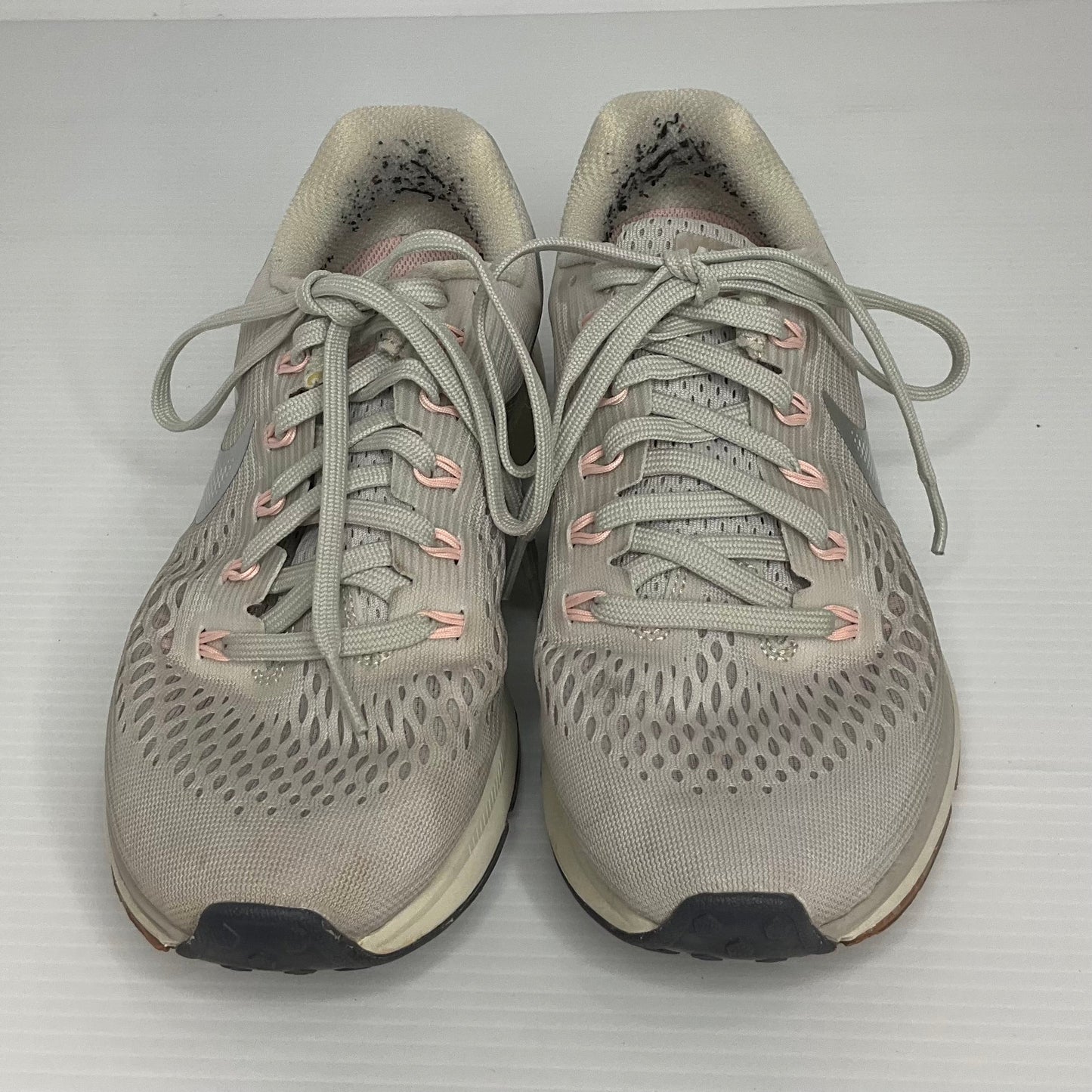 Grey Shoes Athletic Nike, Size 7