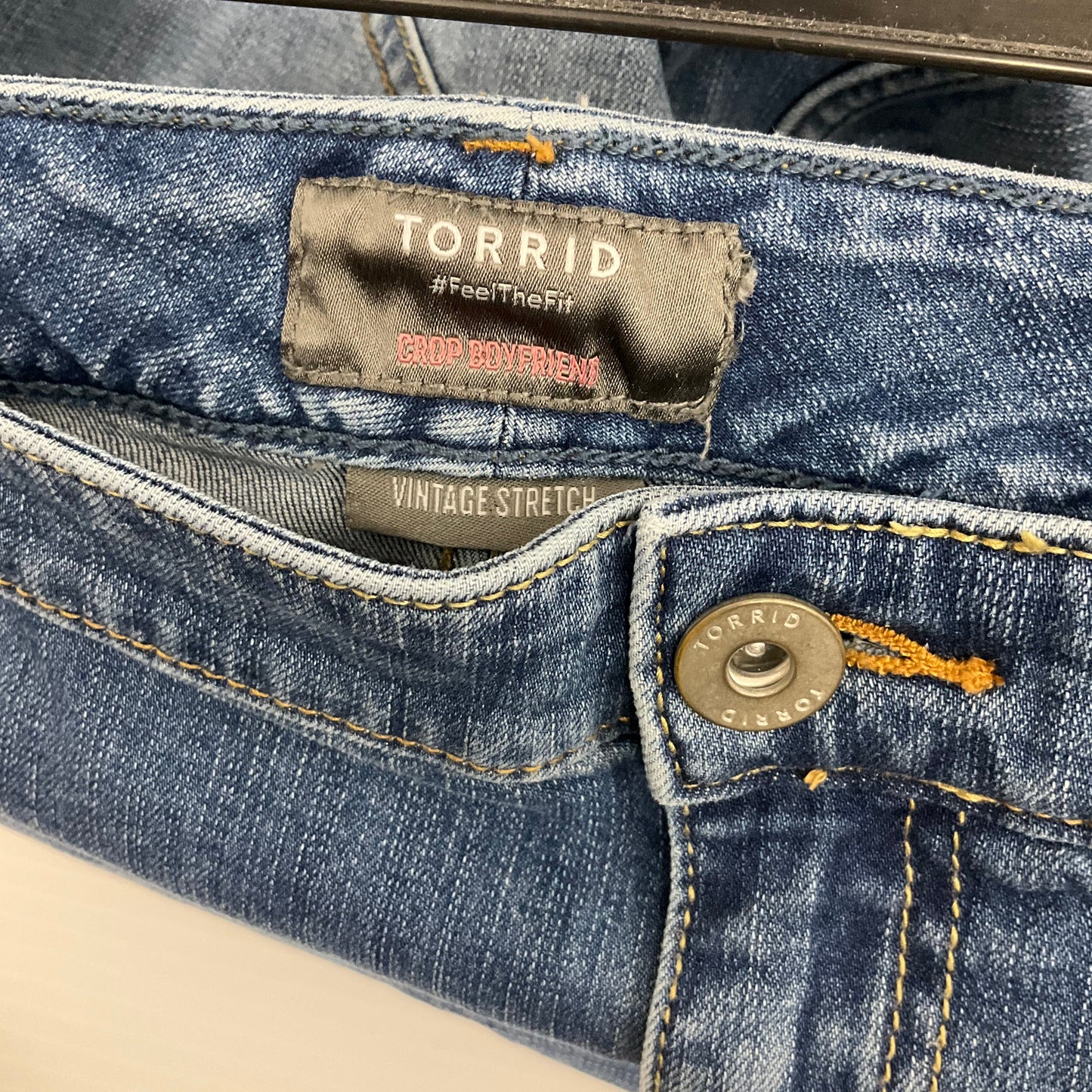 Jeans Cropped By Torrid  Size: 24