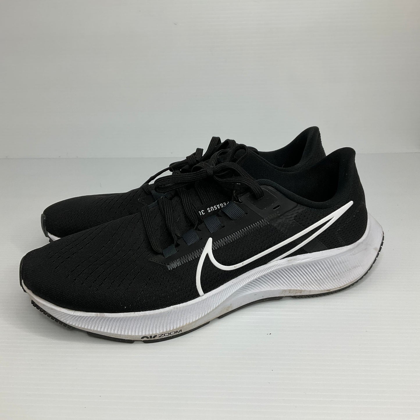 Black & White Shoes Athletic Nike, Size 10
