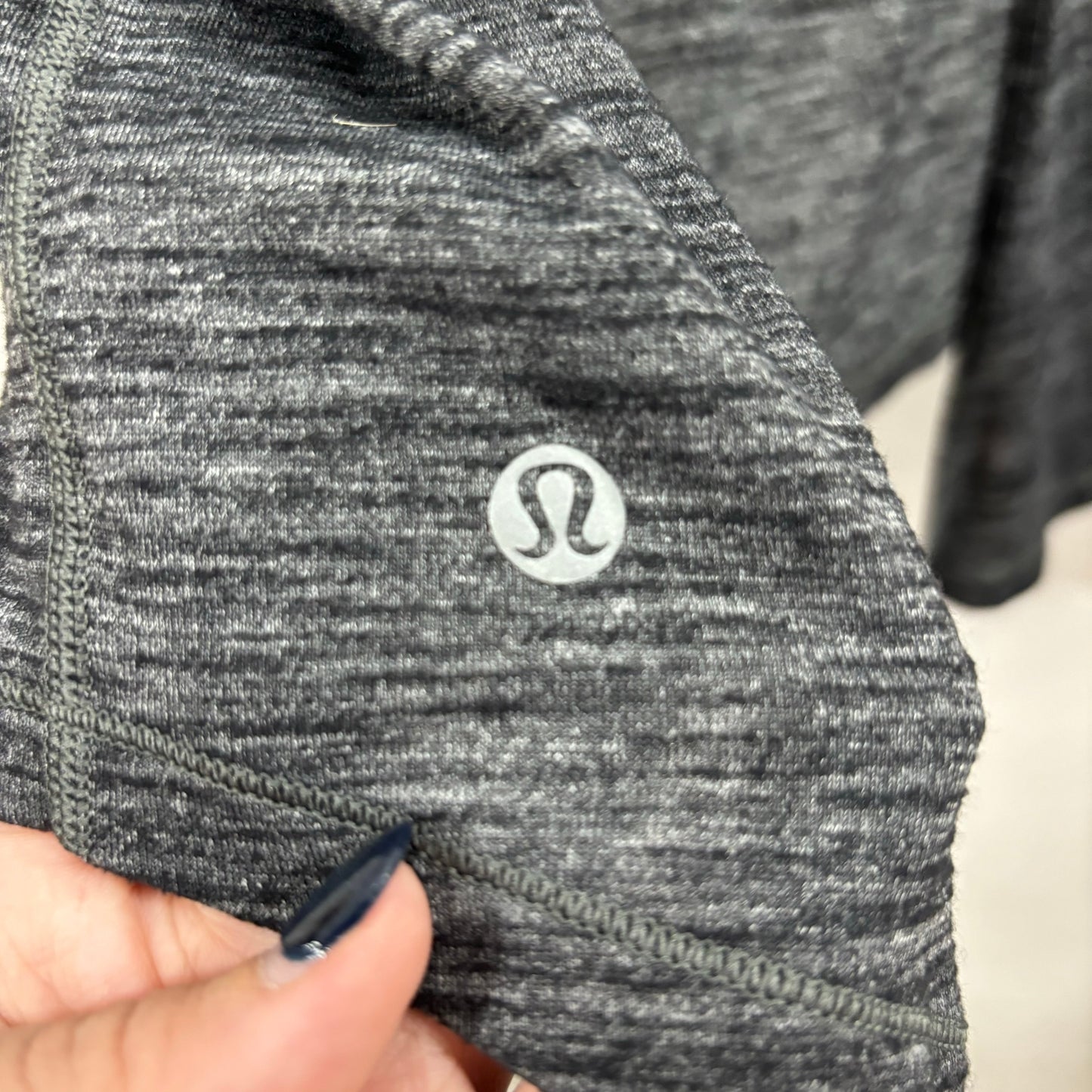 Athletic Top Long Sleeve Crewneck By Lululemon In Grey, Size: 8