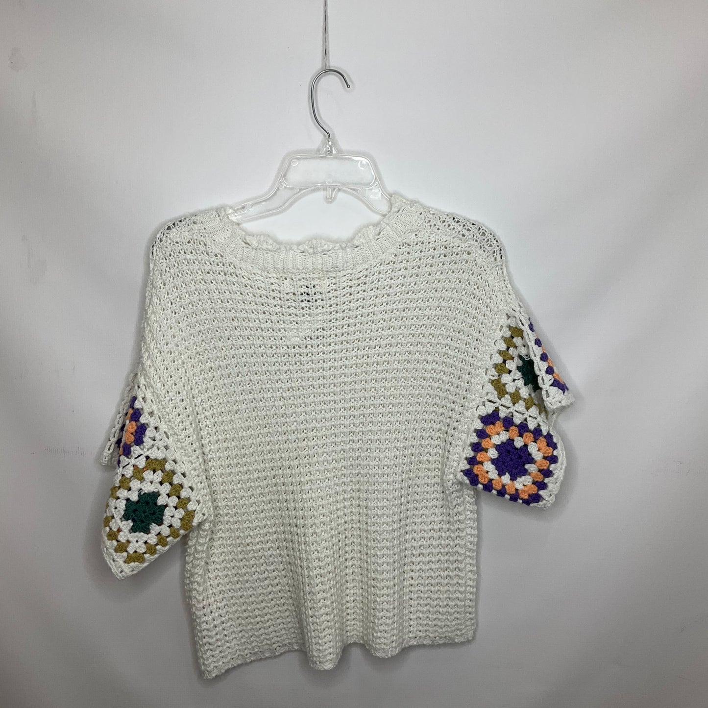 White Sweater Short Sleeve Universal Thread, Size M