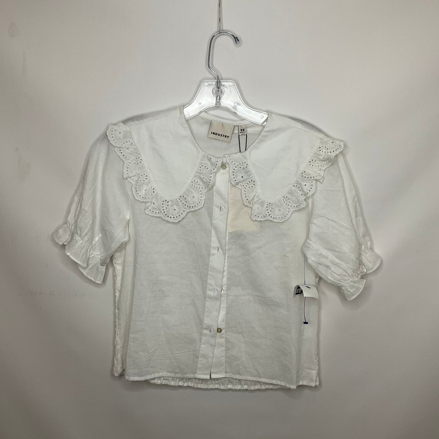 White Top Short Sleeve Clothes Mentor, Size Xs