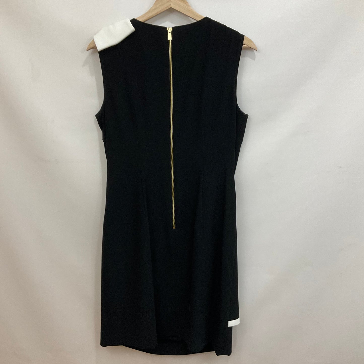 Dress Work By Tahari By Arthur Levine In Black, Size: 8