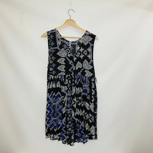 Dress Casual Short By Free People In Chevron Pattern, Size: S