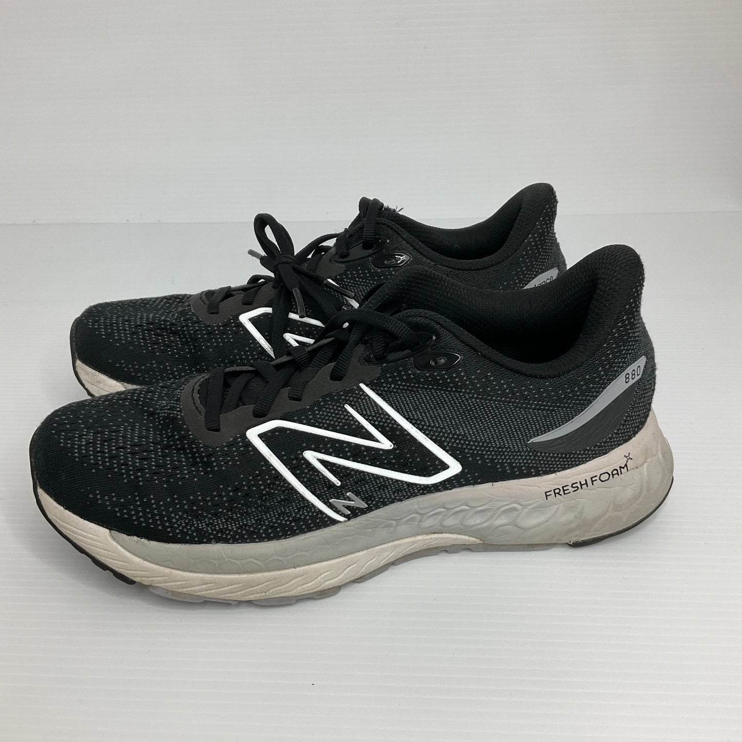 Black Shoes Athletic New Balance, Size 9.5