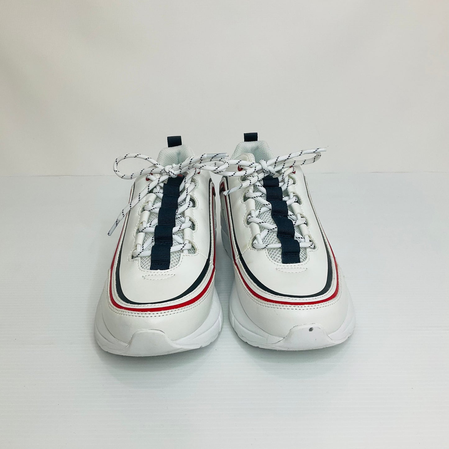 Shoes Sneakers By Tommy Hilfiger In White, Size: 10