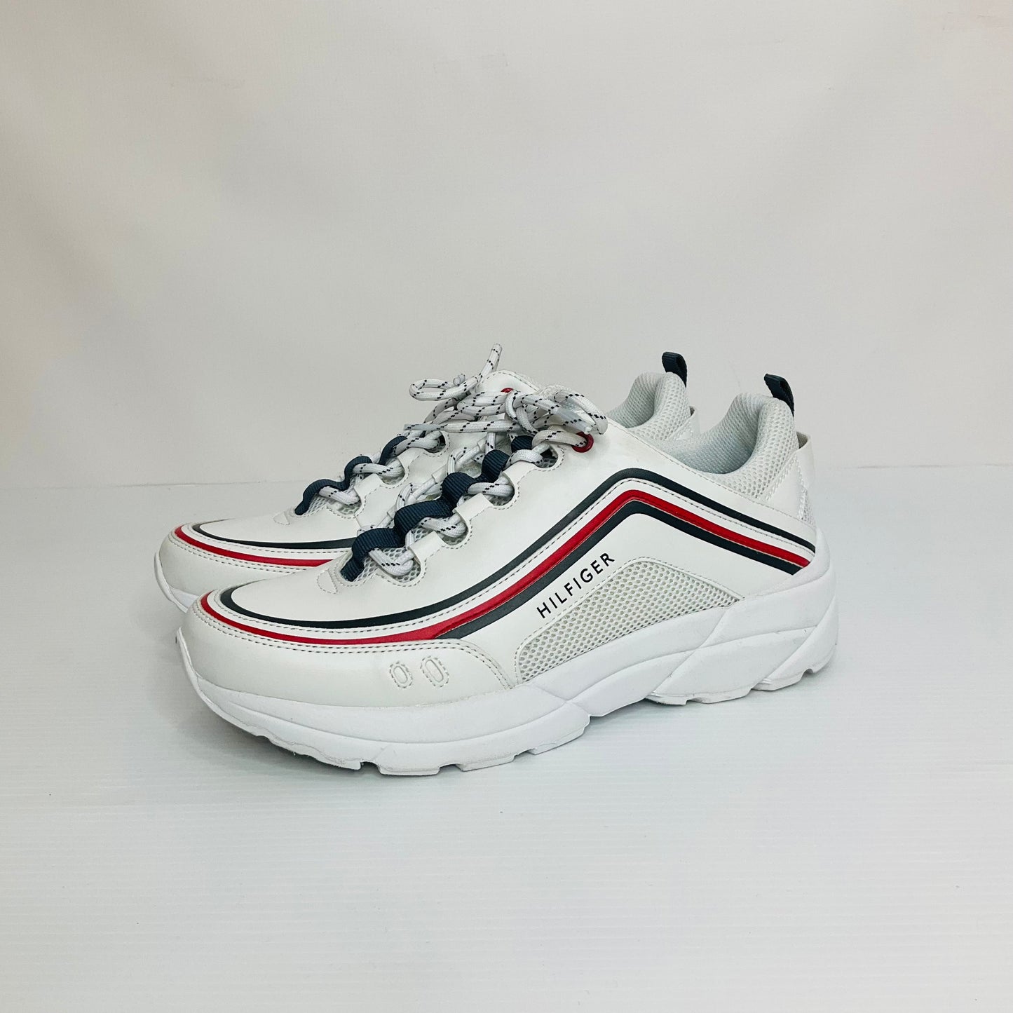 Shoes Sneakers By Tommy Hilfiger In White, Size: 10