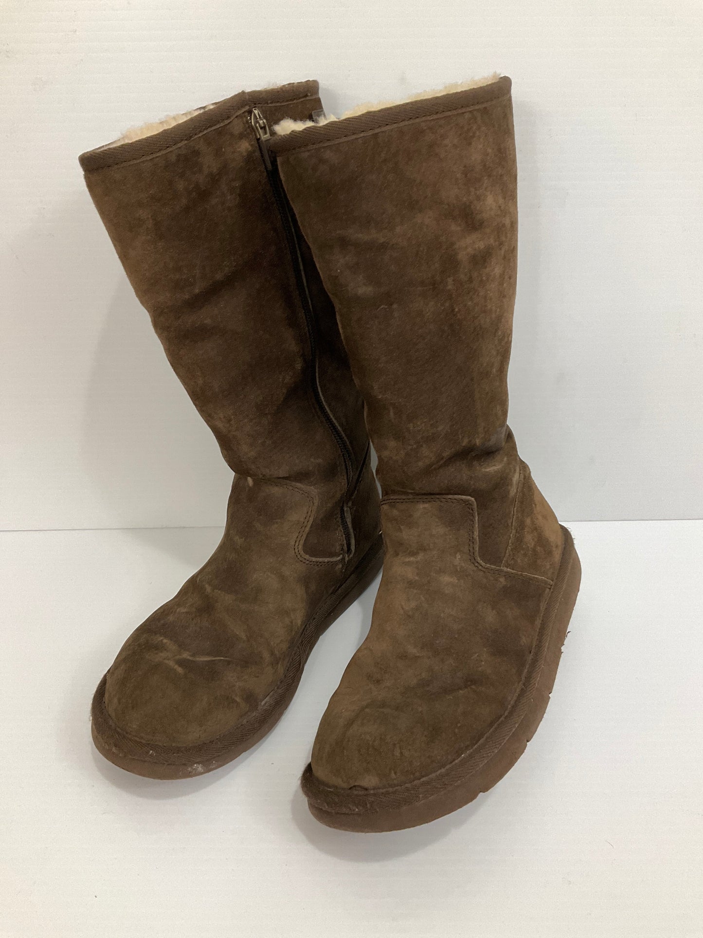 Boots Snow By Ugg  Size: 8