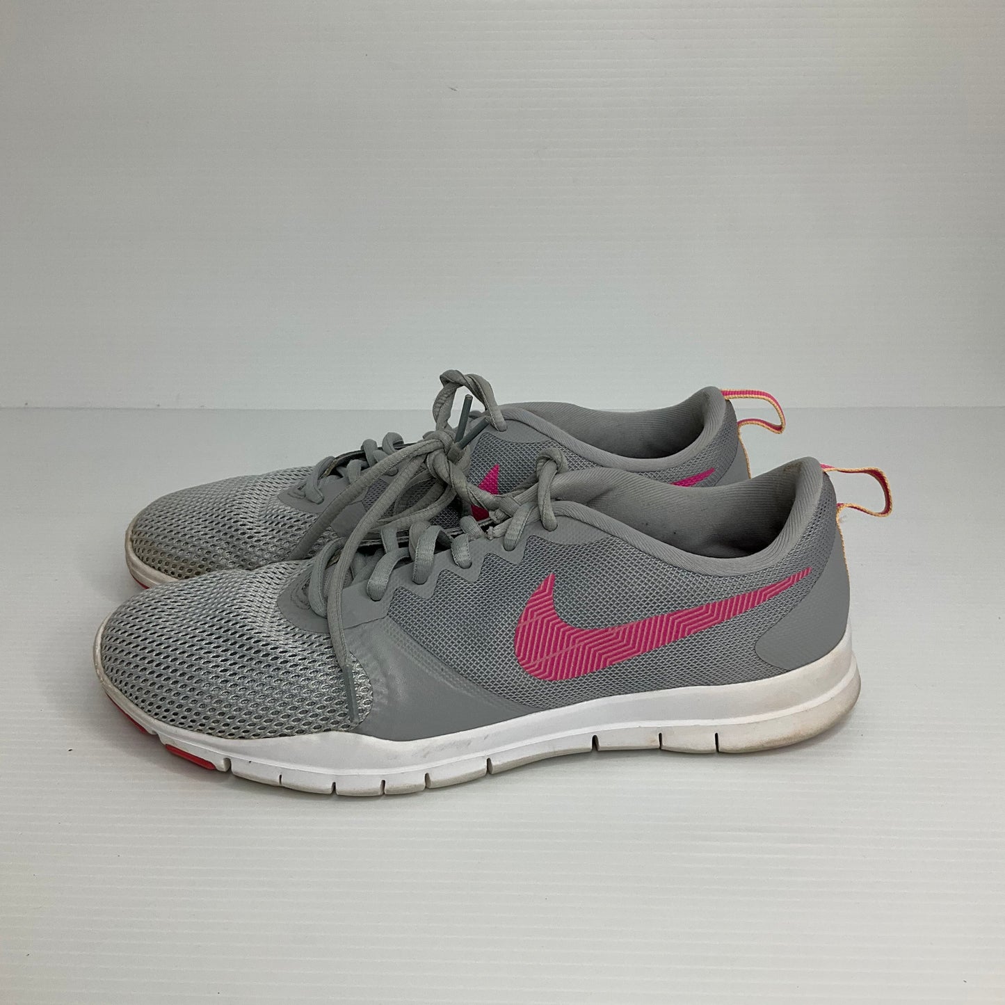 Grey Shoes Athletic Nike, Size 9.5