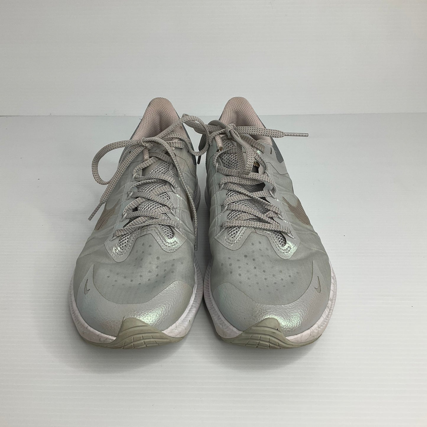Grey Shoes Athletic Nike, Size 9