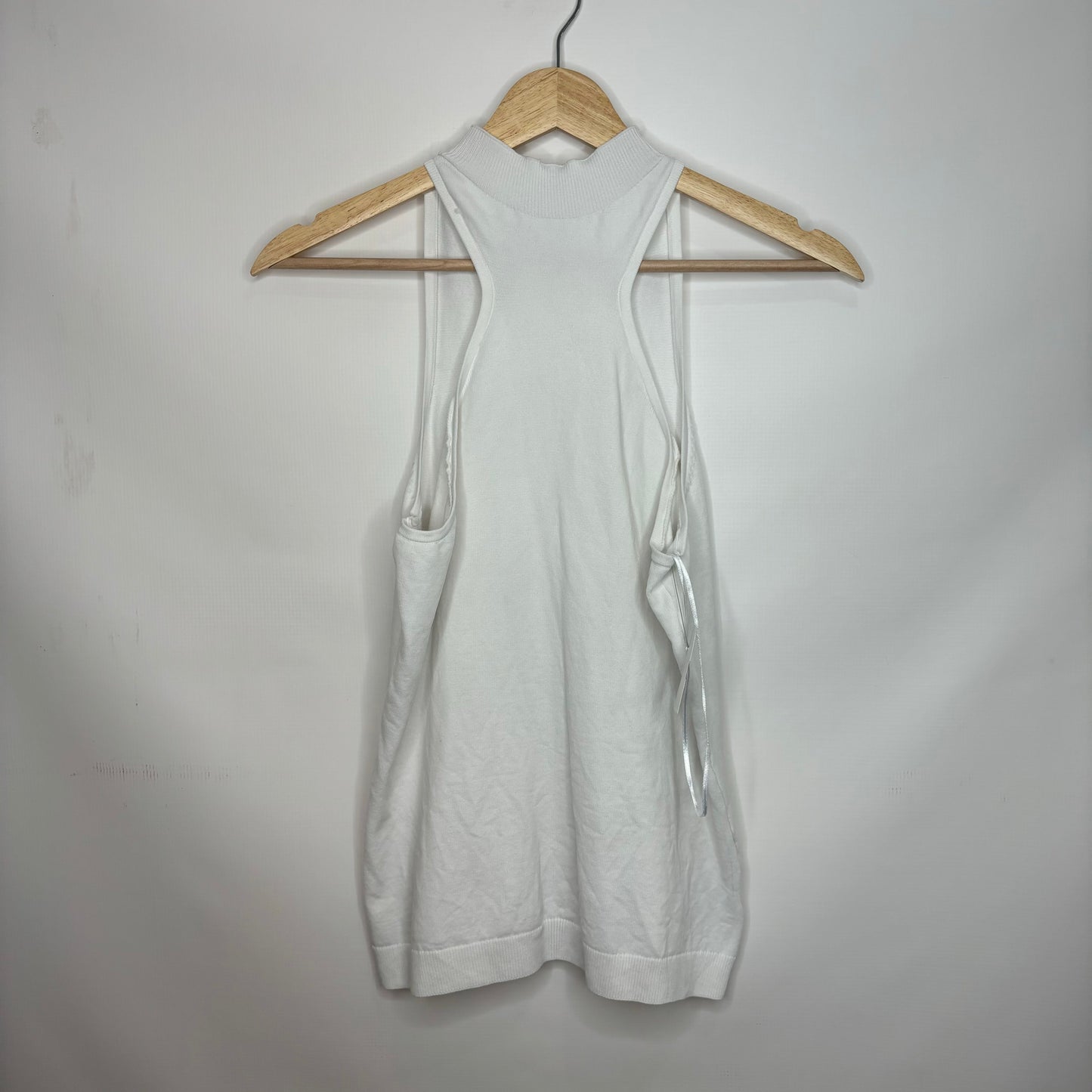 White Top Sleeveless 525, Size S