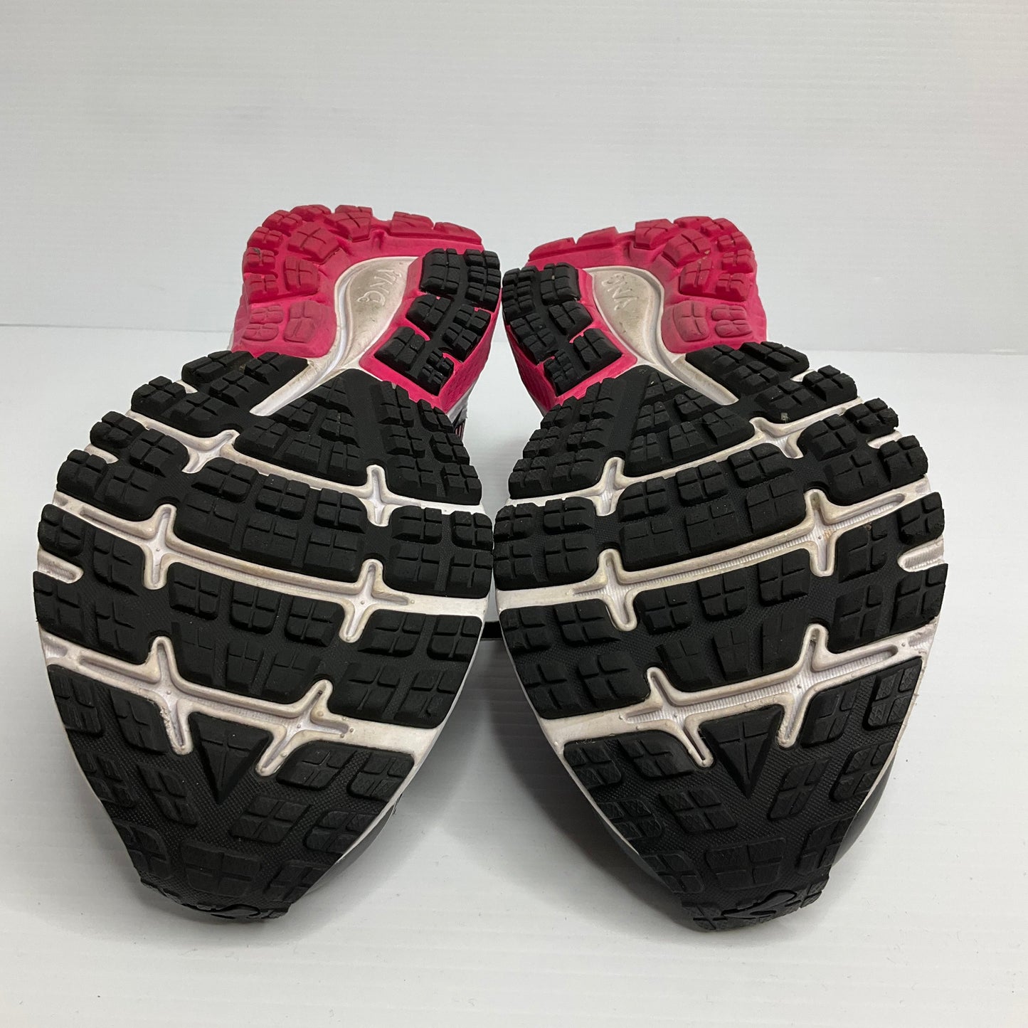 Black & Pink Shoes Athletic Brooks, Size 8.5