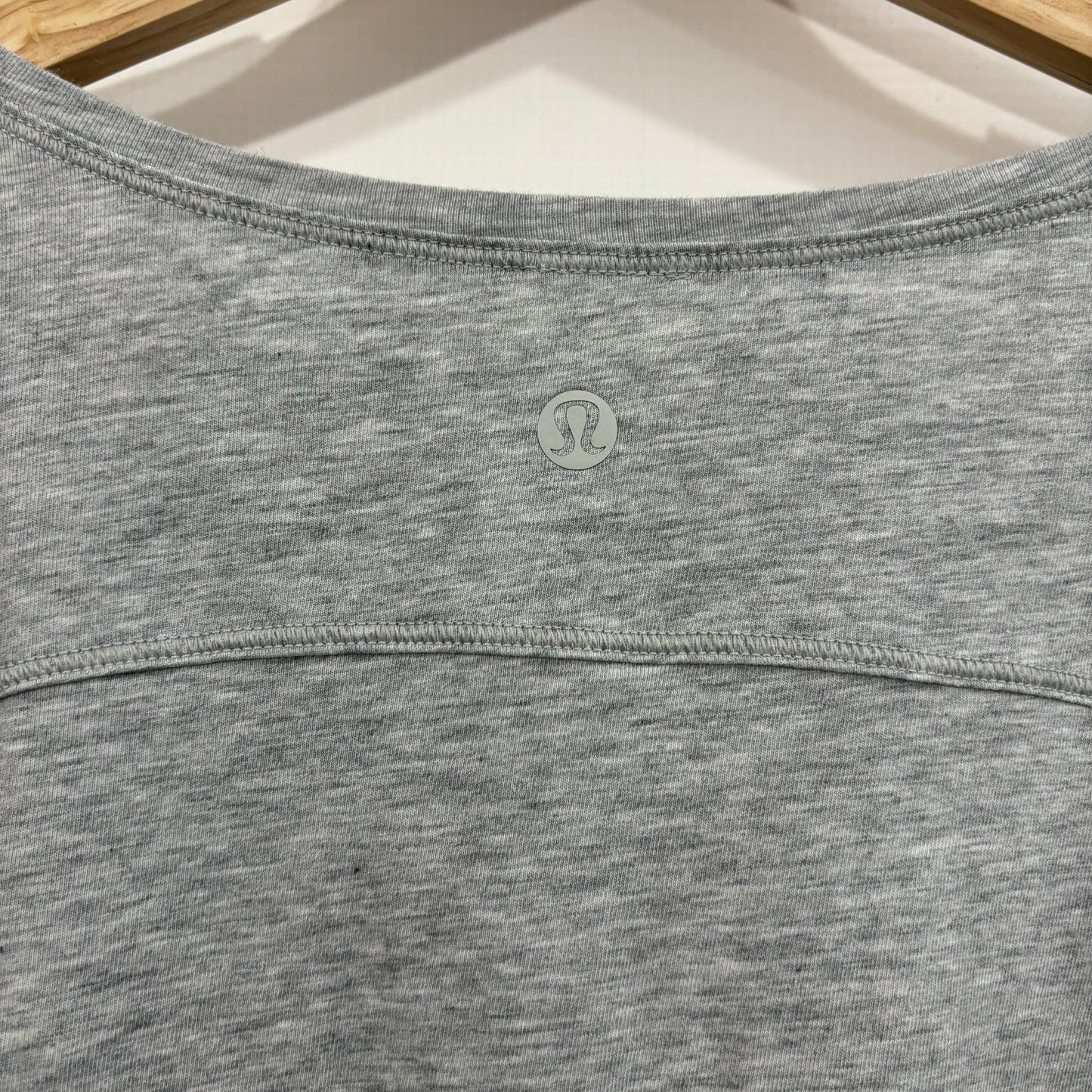 Athletic Top Long Sleeve Crewneck By Lululemon In Grey, Size: 4