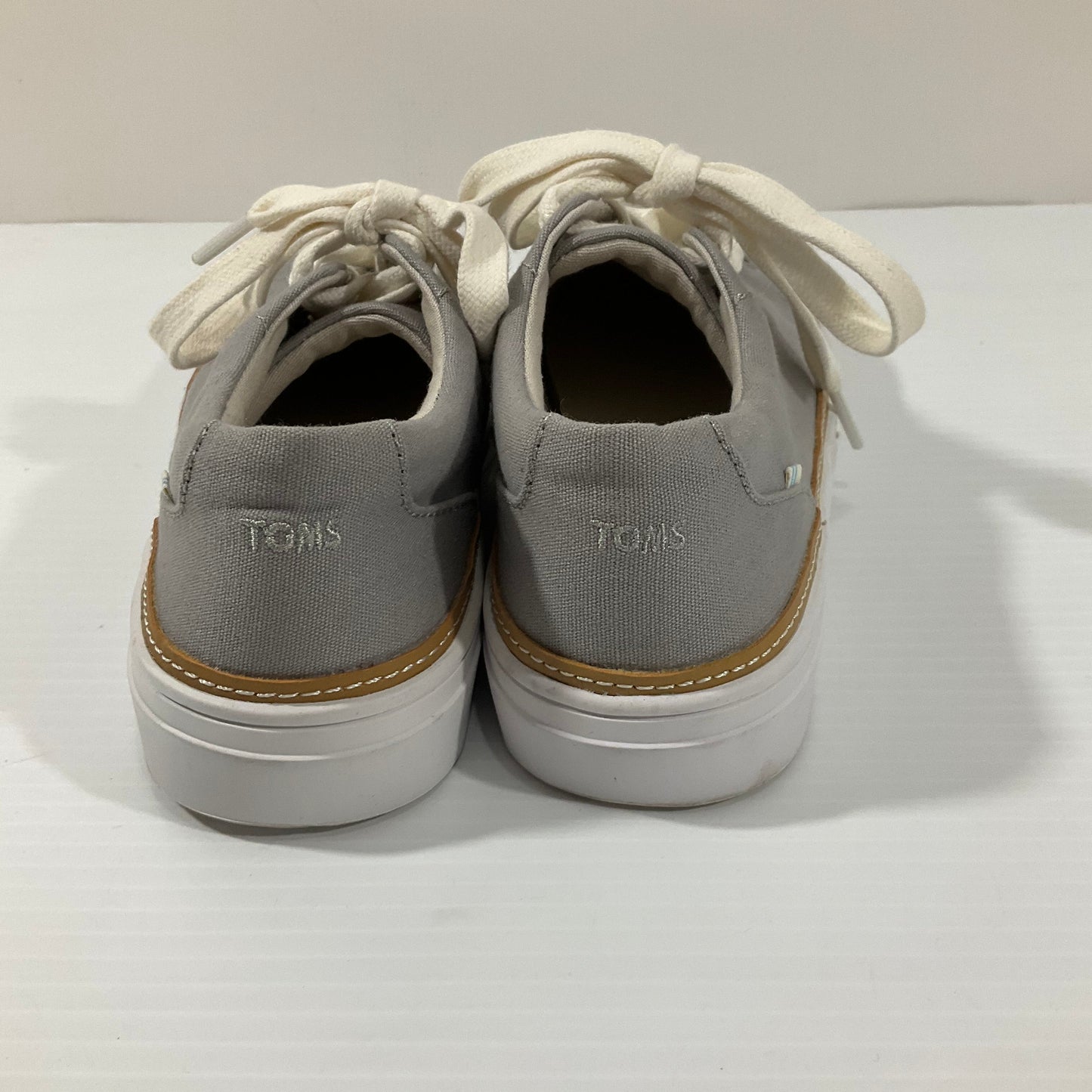 Shoes Athletic By Toms In Grey, Size: 7.5