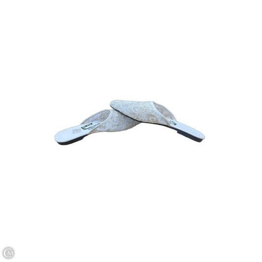 Shoes Flats By Clothes Mentor In White, Size: 7