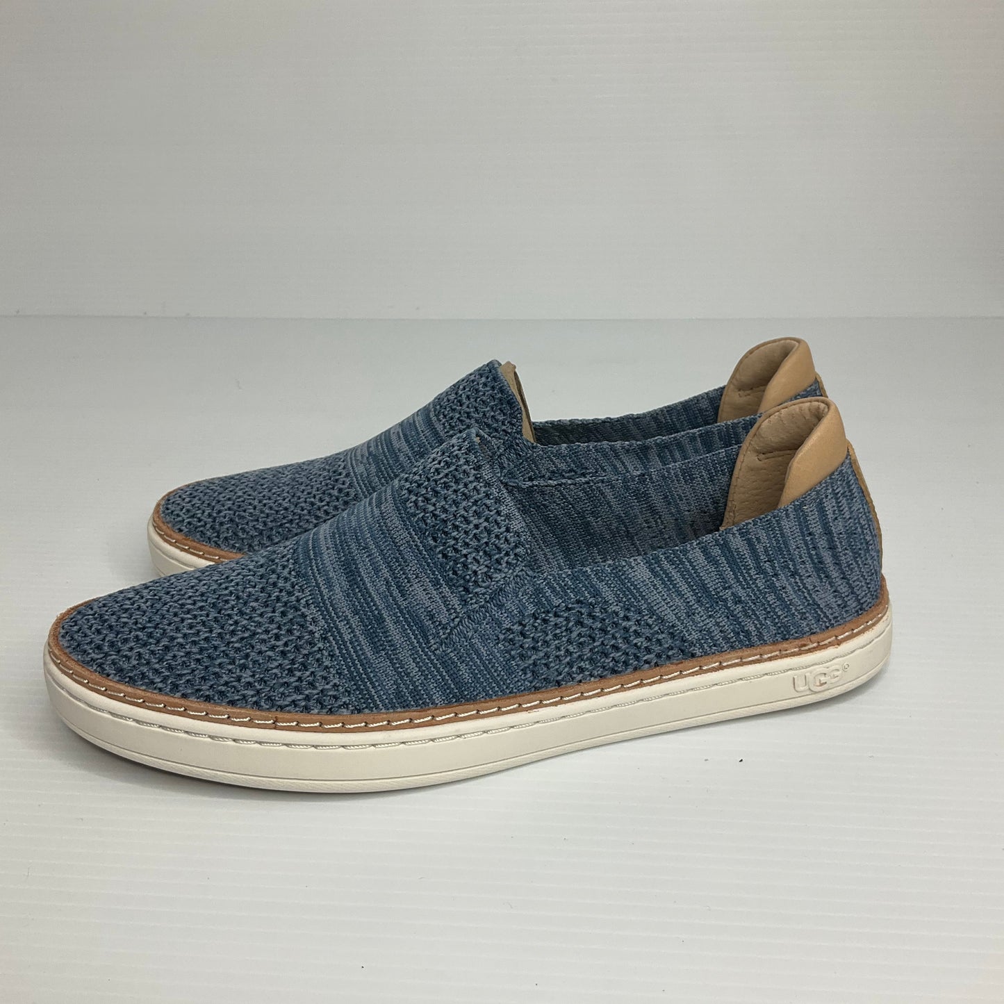 Blue Shoes Flats Ugg, Size 7.5