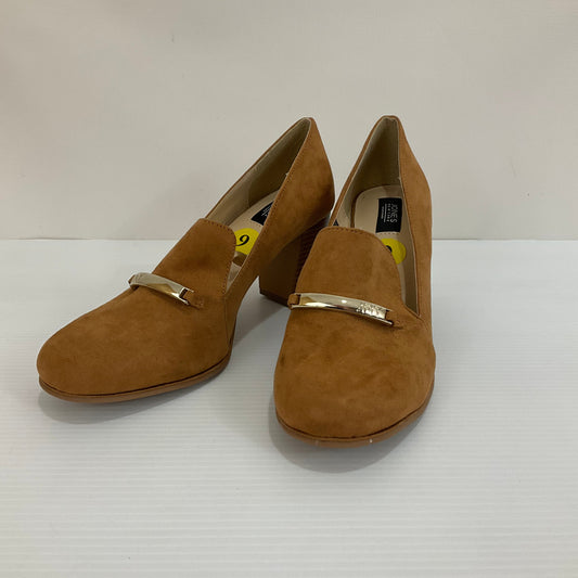 Shoes Heels Block By Jones New York In Tan, Size: 9