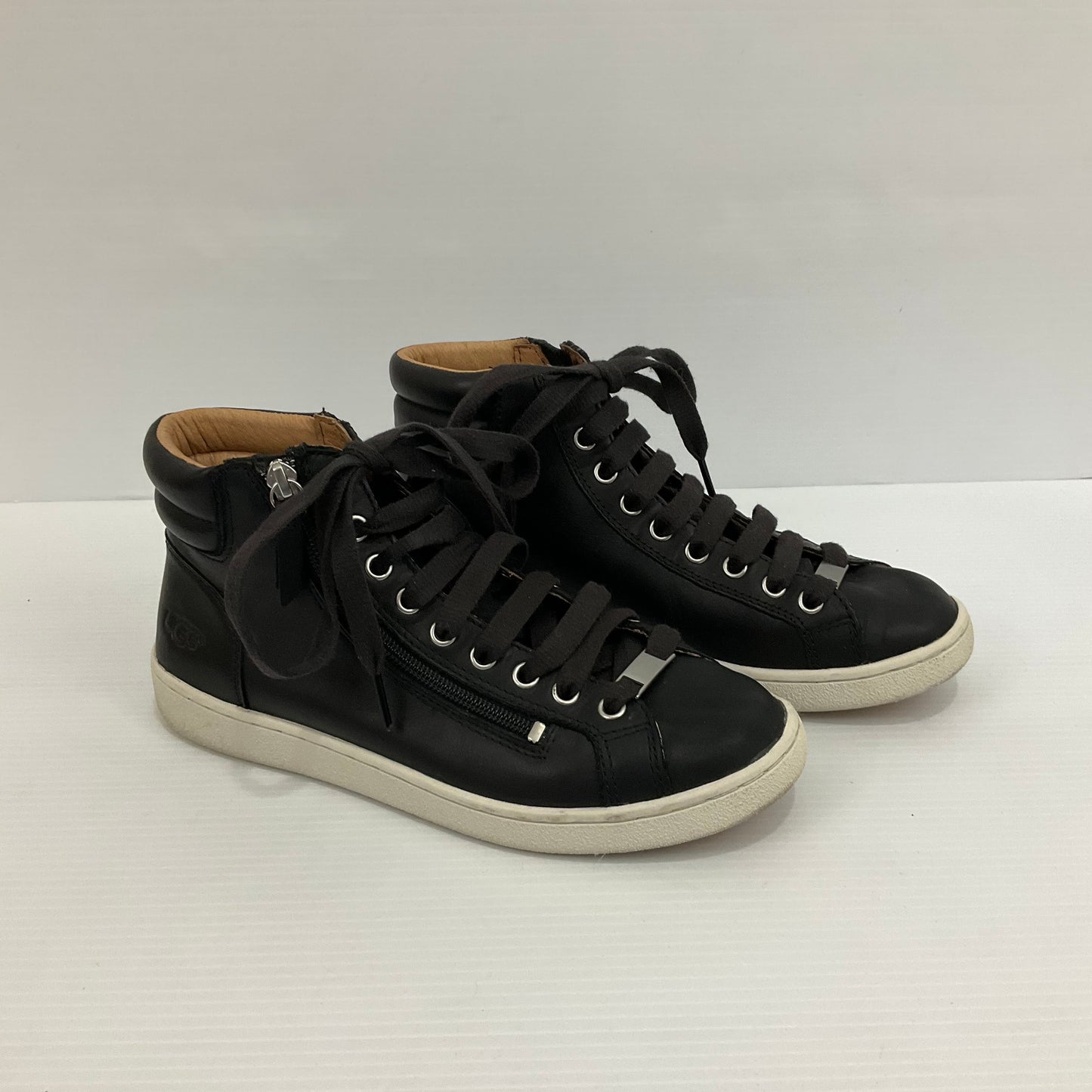 Shoes Sneakers By Ugg In Black, Size: 7.5