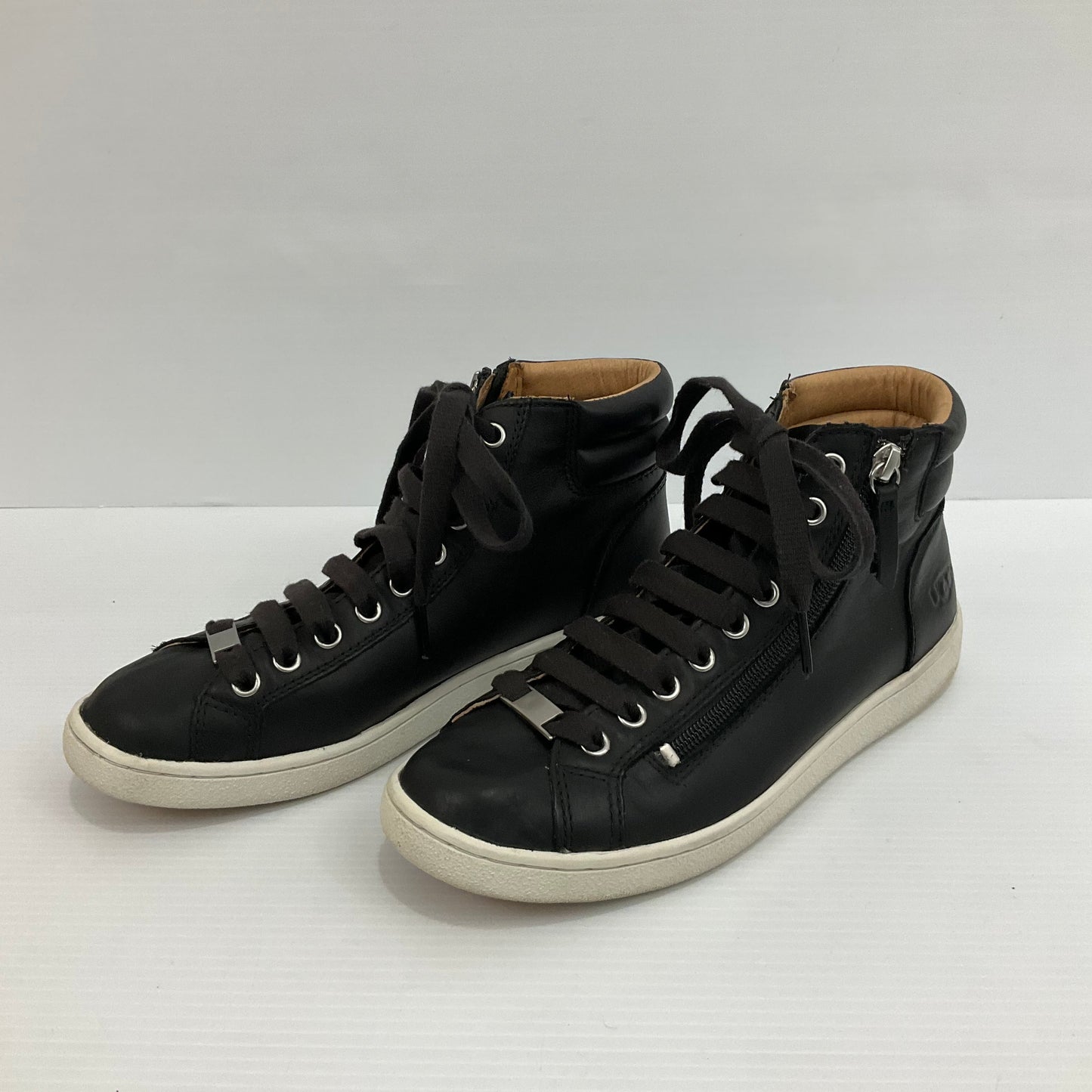 Shoes Sneakers By Ugg In Black, Size: 7.5