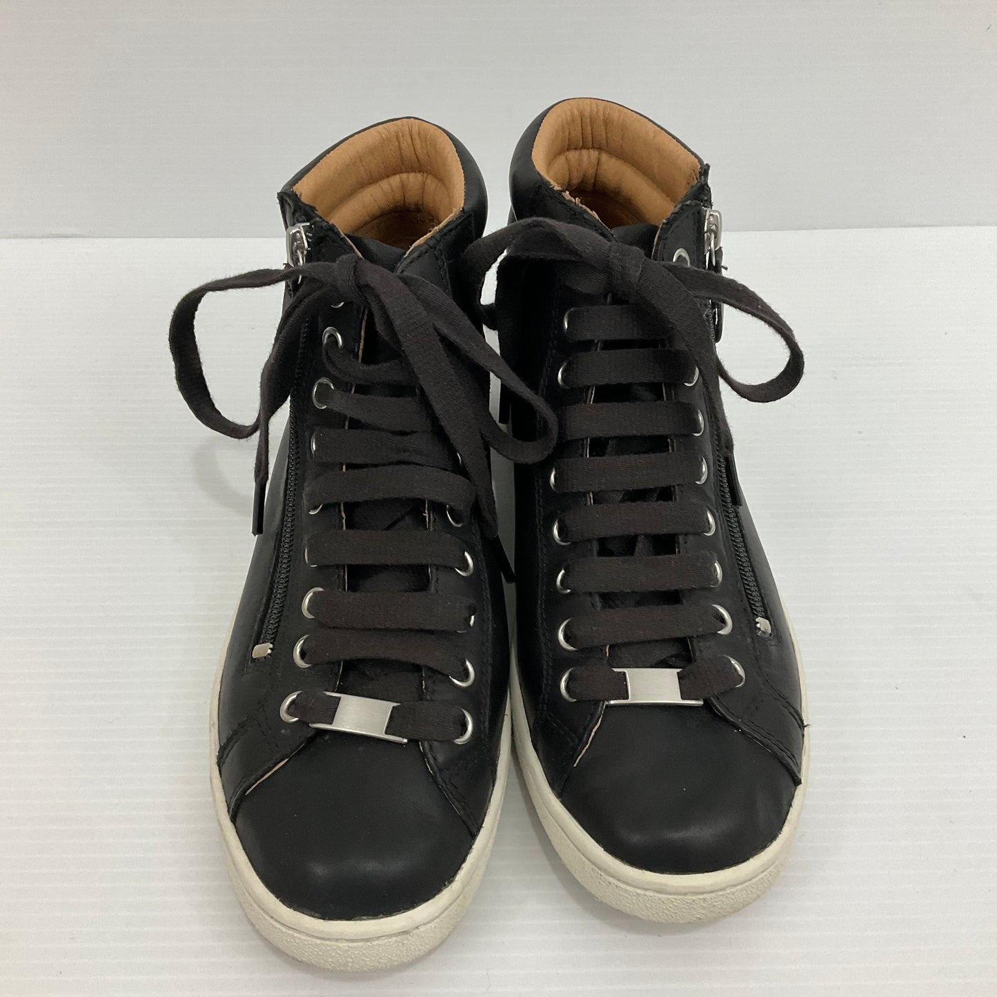 Shoes Sneakers By Ugg In Black, Size: 7.5