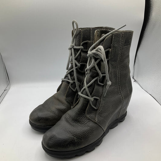 Boots Ankle Heels By Sorel In Grey, Size: 8.5