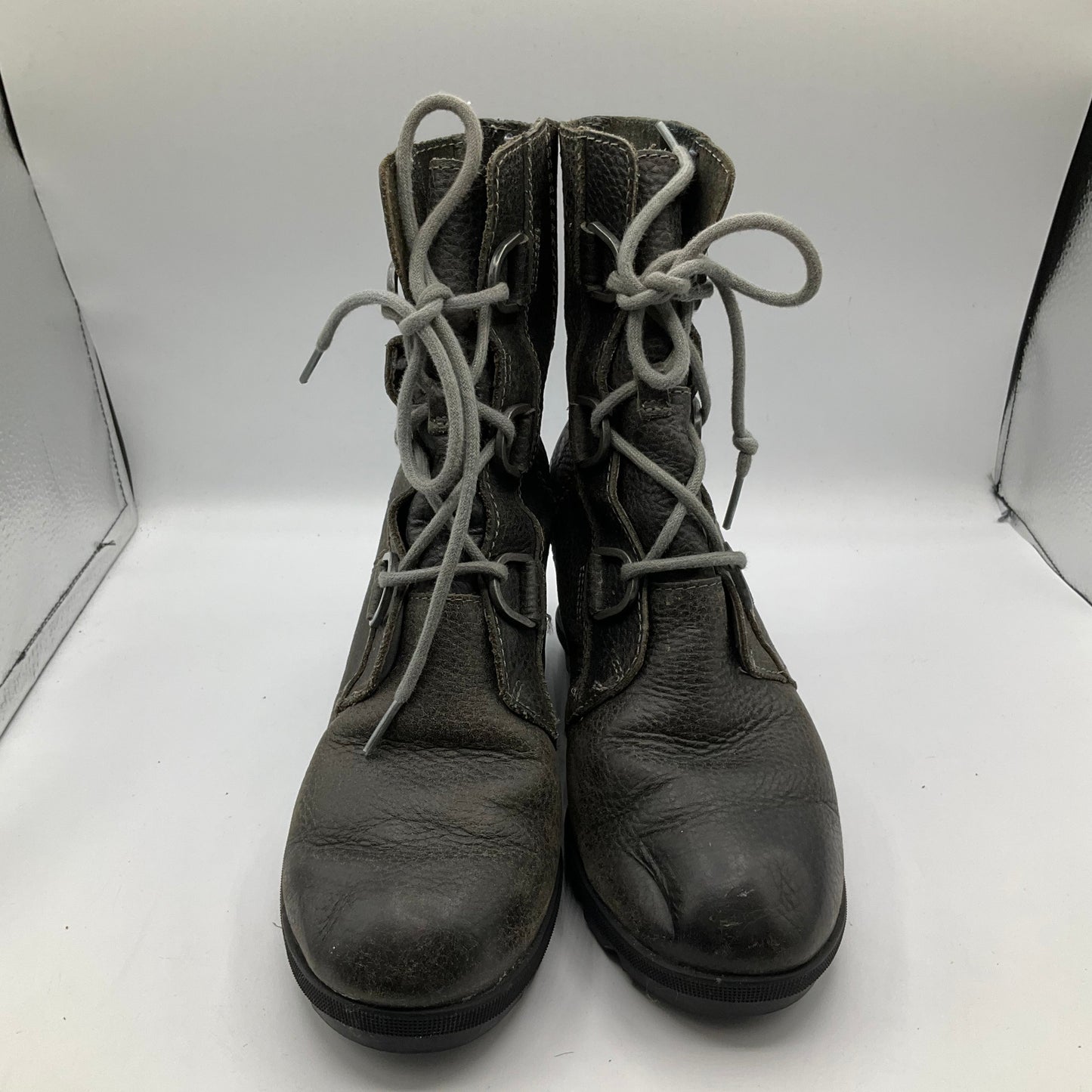 Boots Ankle Heels By Sorel In Grey, Size: 8.5