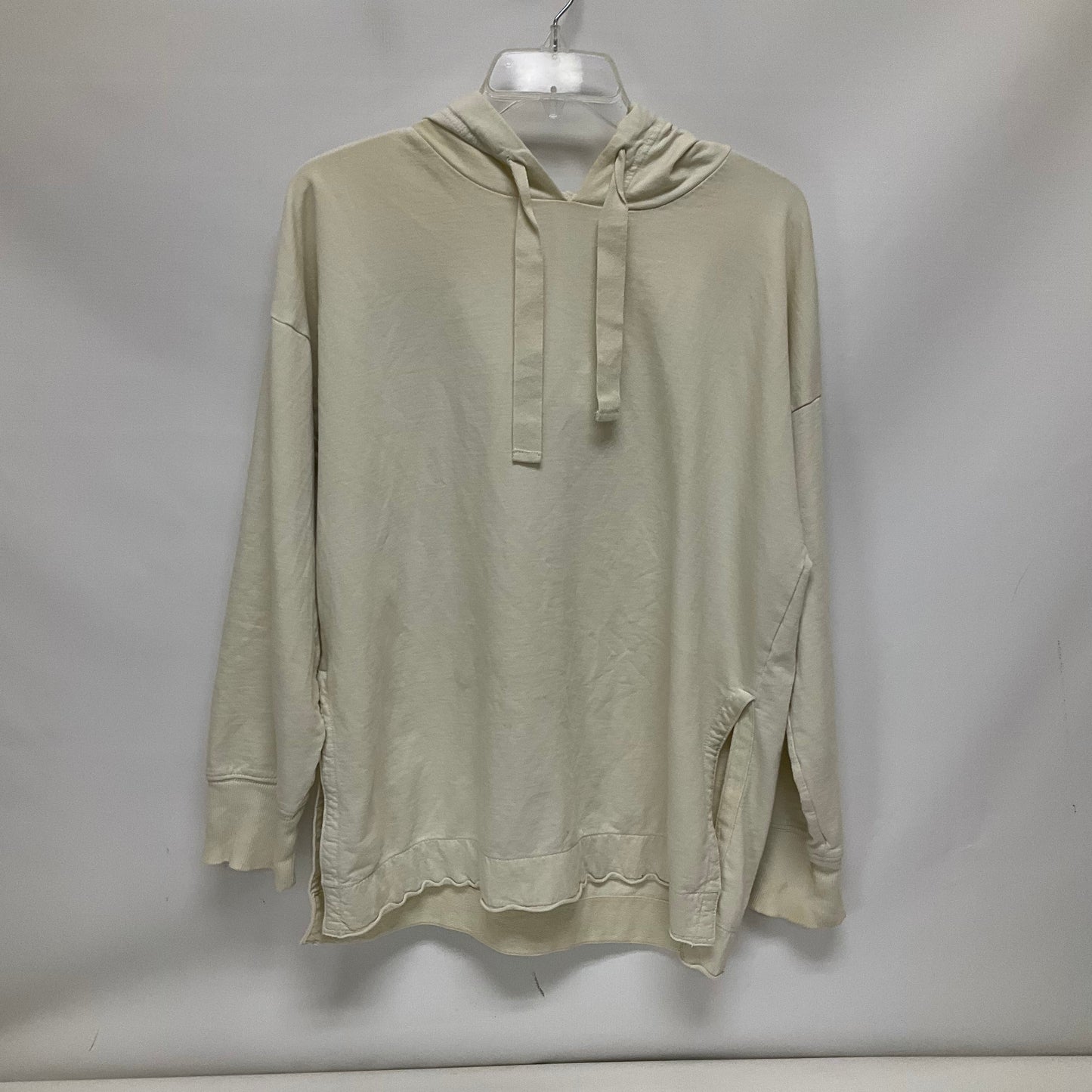 Top Long Sleeve By Aerie In Cream, Size: M