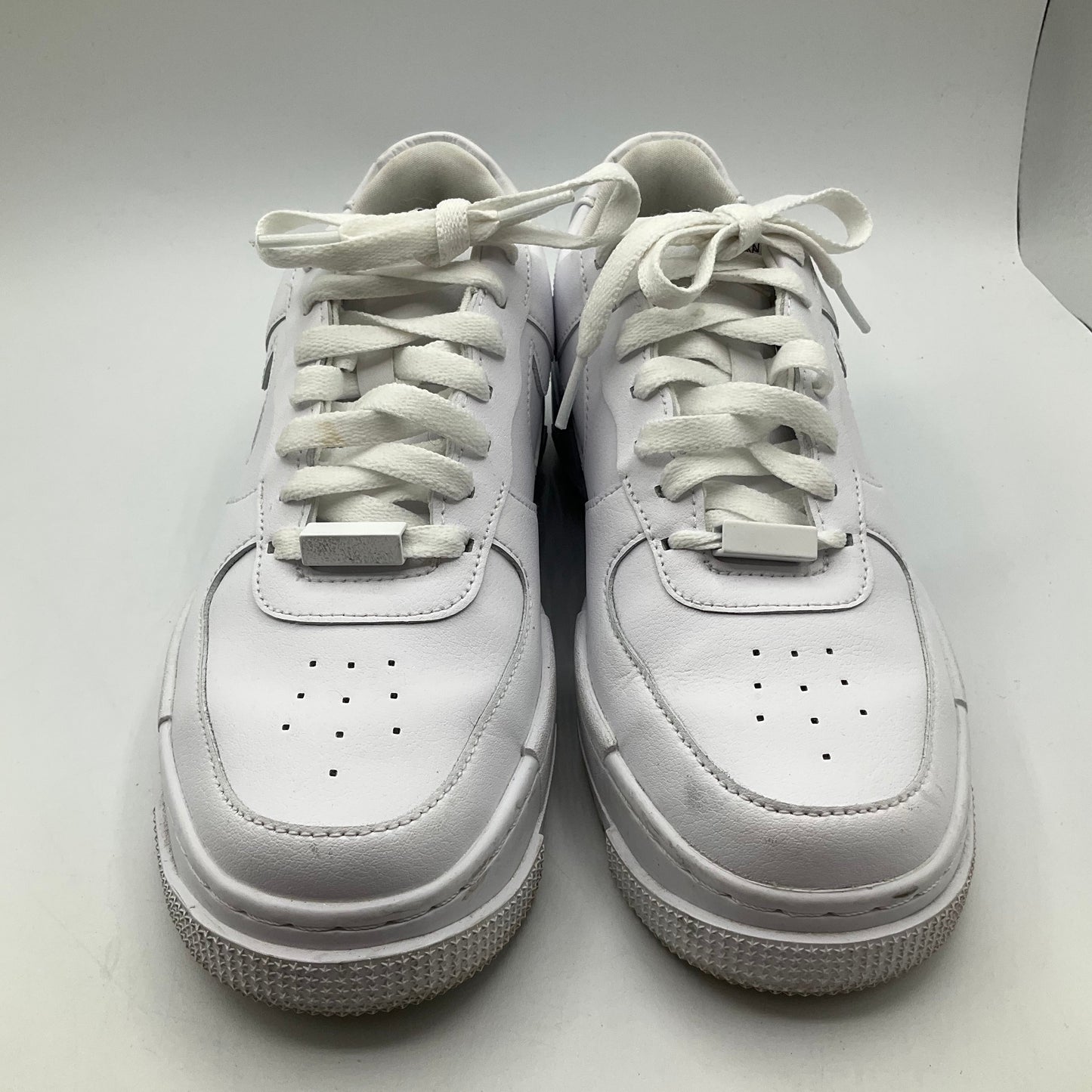 Shoes Athletic By Nike In White, Size: 7