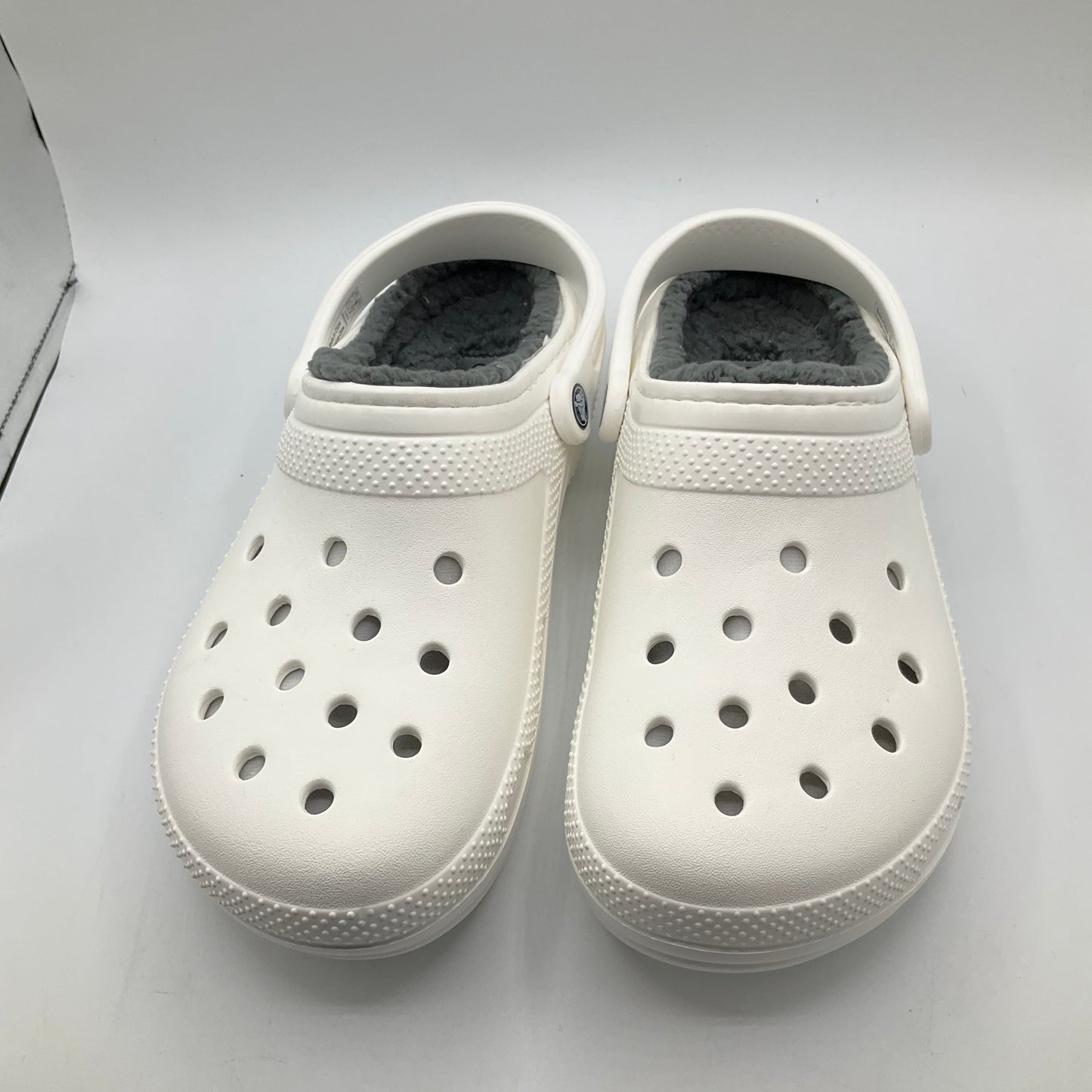 Shoes Flats By Crocs In White, Size: 11