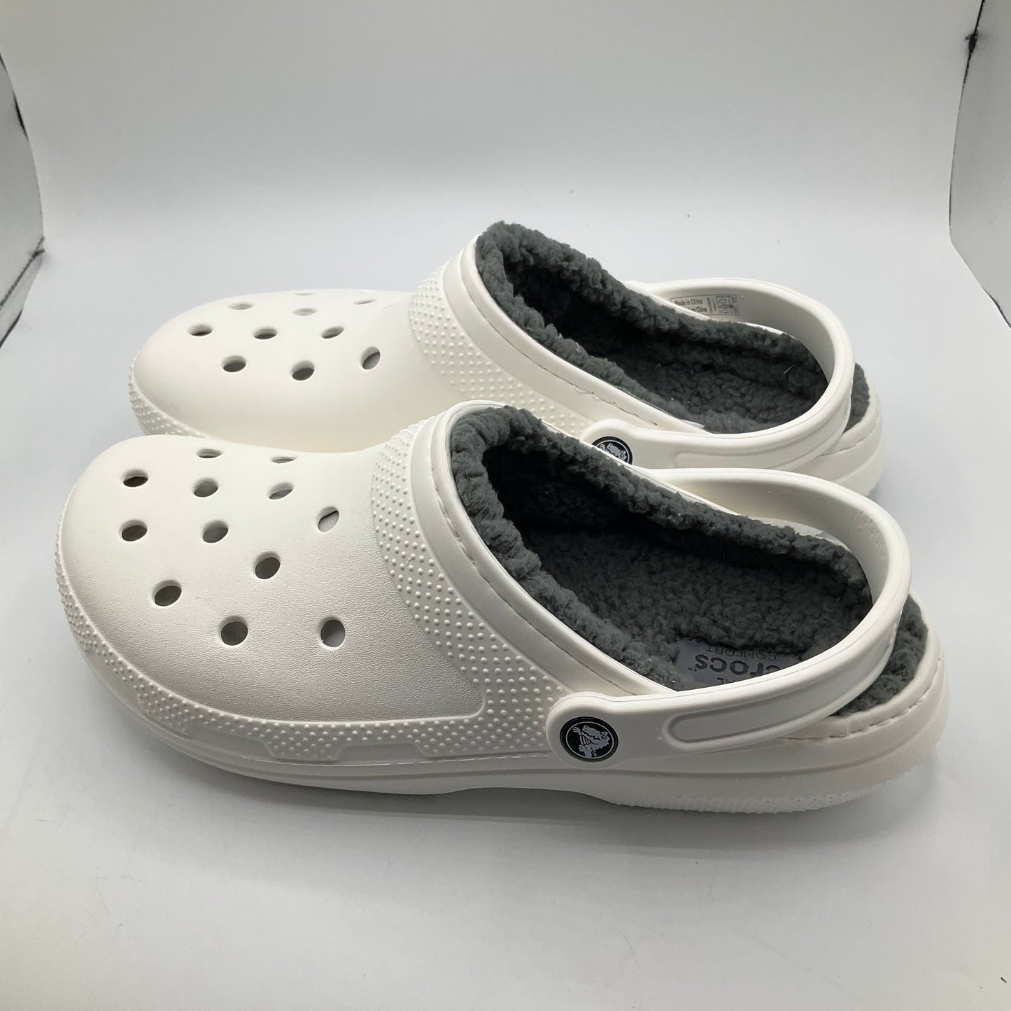 Shoes Flats By Crocs In White, Size: 11