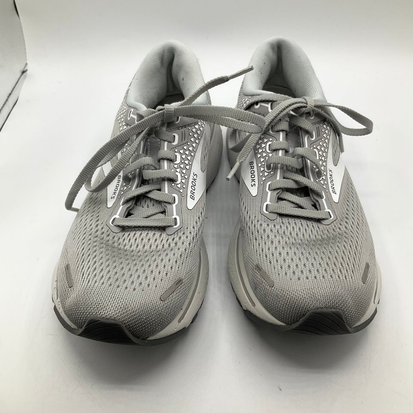 Shoes Athletic By Brooks In Grey, Size: 8