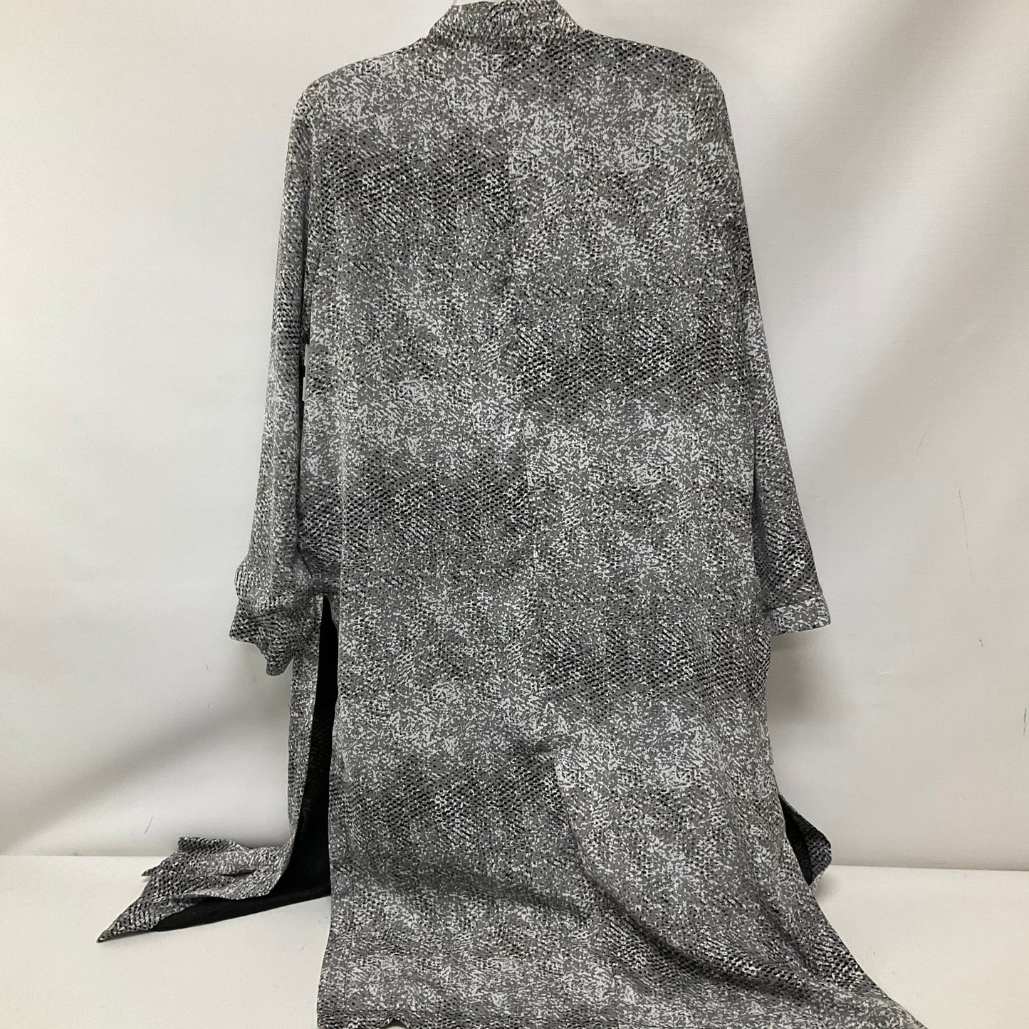 Kimono By Bb Dakota In Grey, Size: S