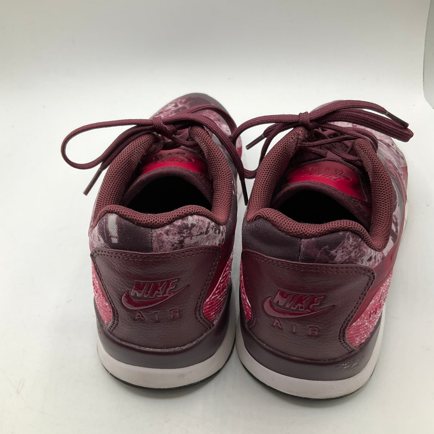 Shoes Athletic By Nike In Maroon, Size: 9.5