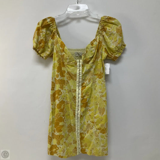 Top Short Sleeve By Urban Outfitters In Yellow, Size: Xs