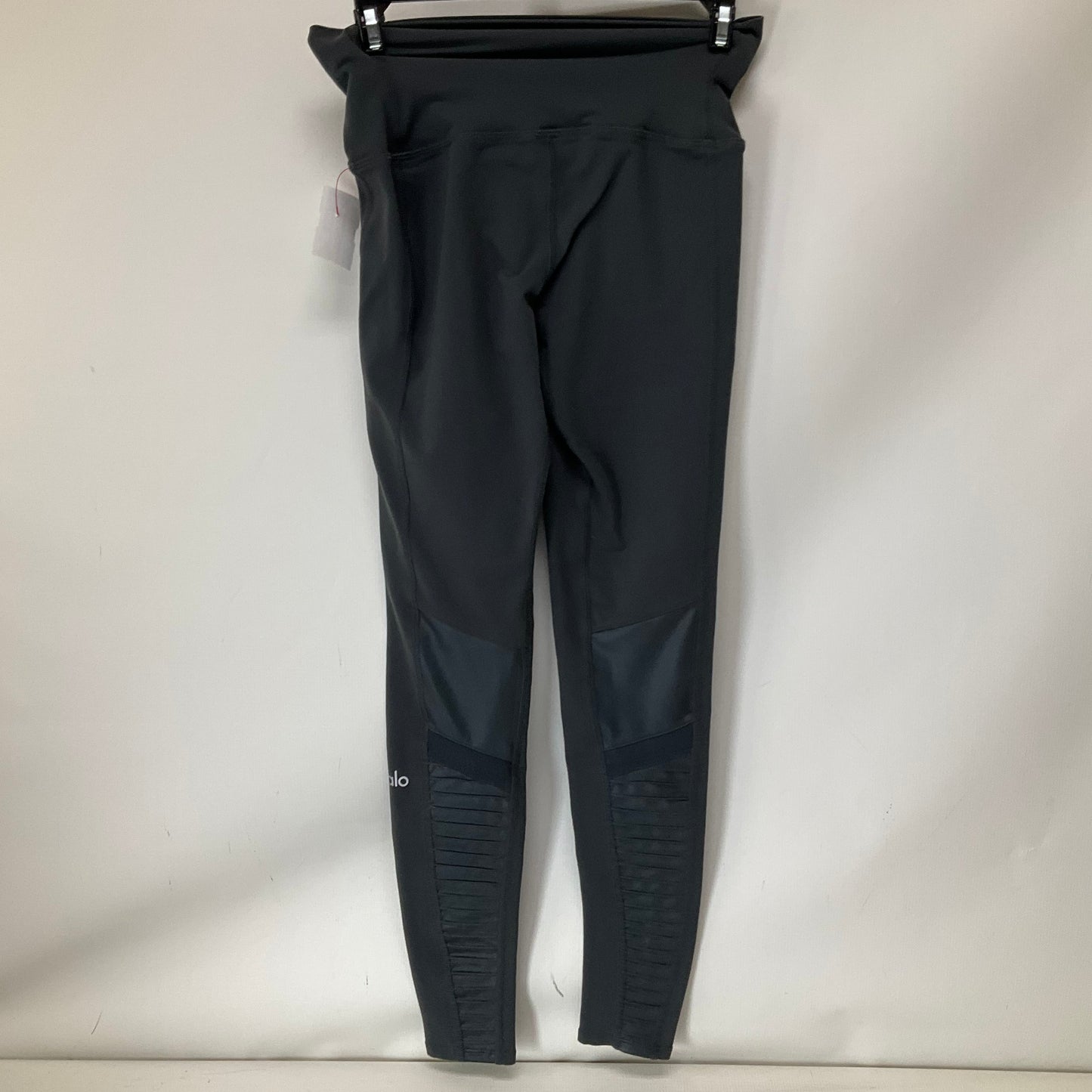 Athletic Leggings By Alo In Grey, Size: Xs