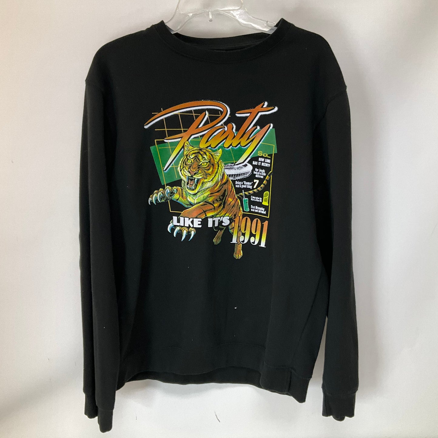 Sweatshirt Crewneck By Clothes Mentor In Black, Size: M