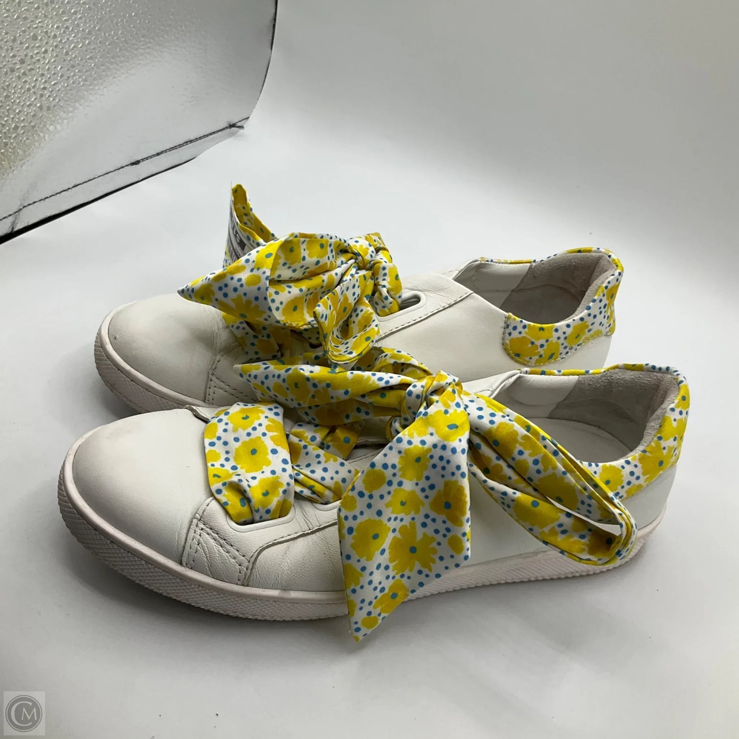 Shoes Sneakers By Cmb In White, Size: 6.5