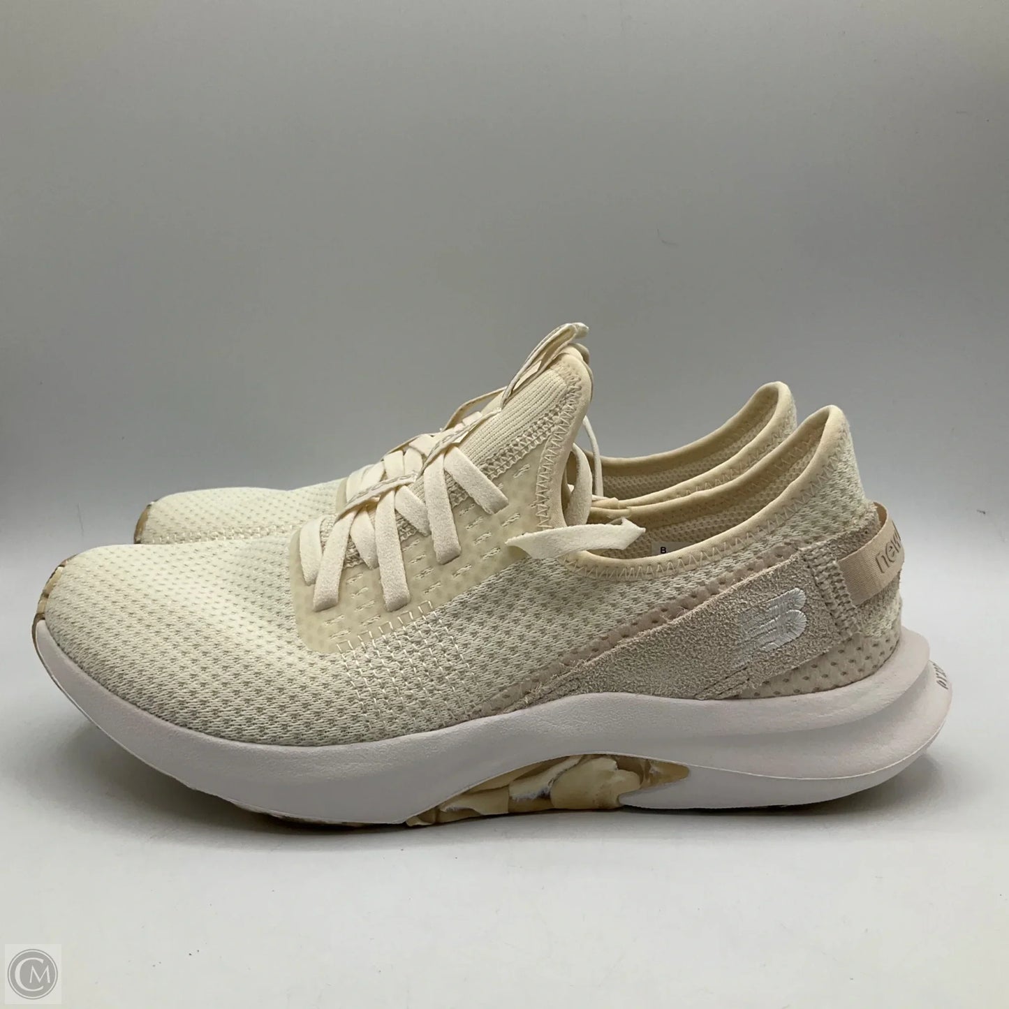 Shoes Sneakers By New Balance In Cream, Size: 7.5