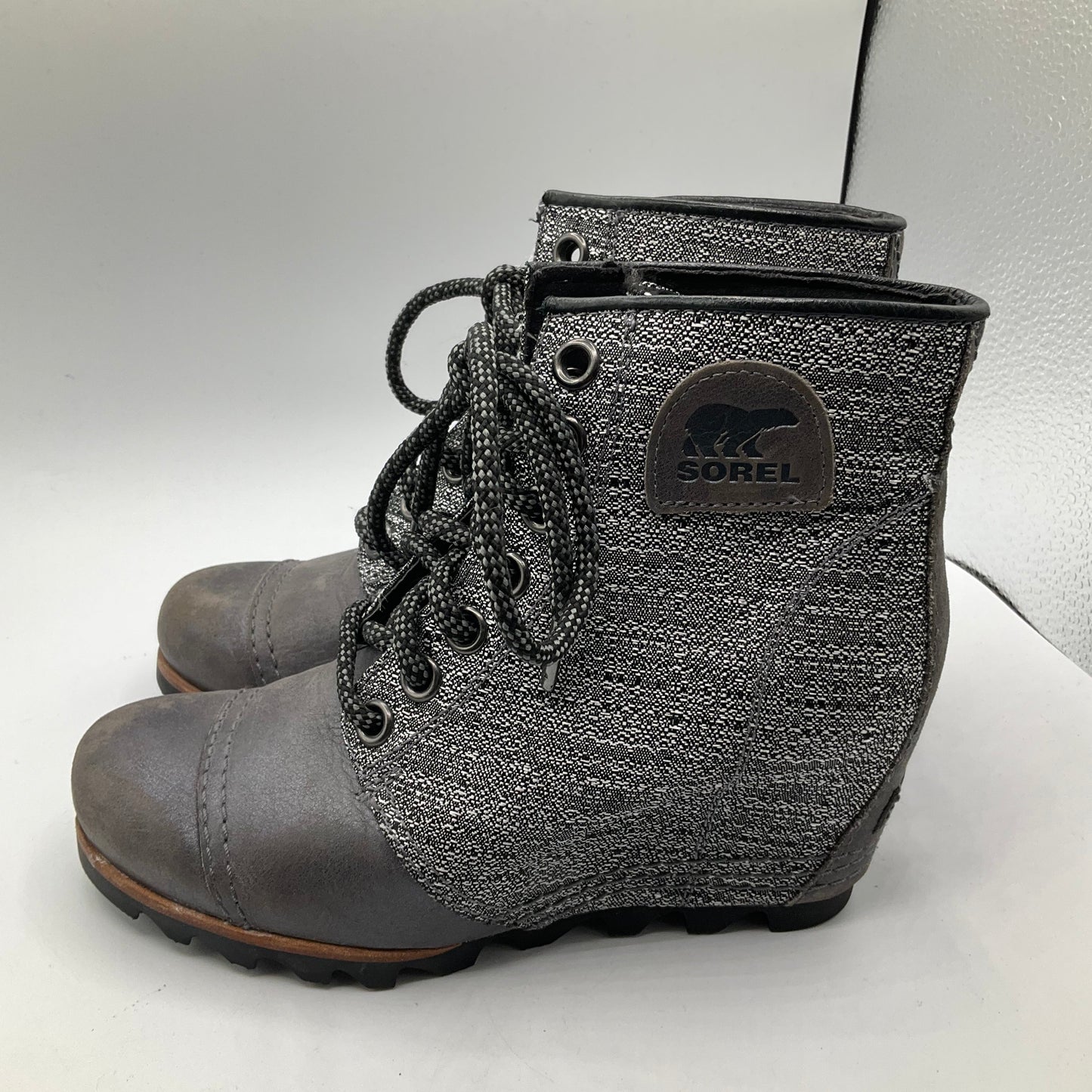 Shoes Heels Wedge By Sorel In Grey, Size: 7