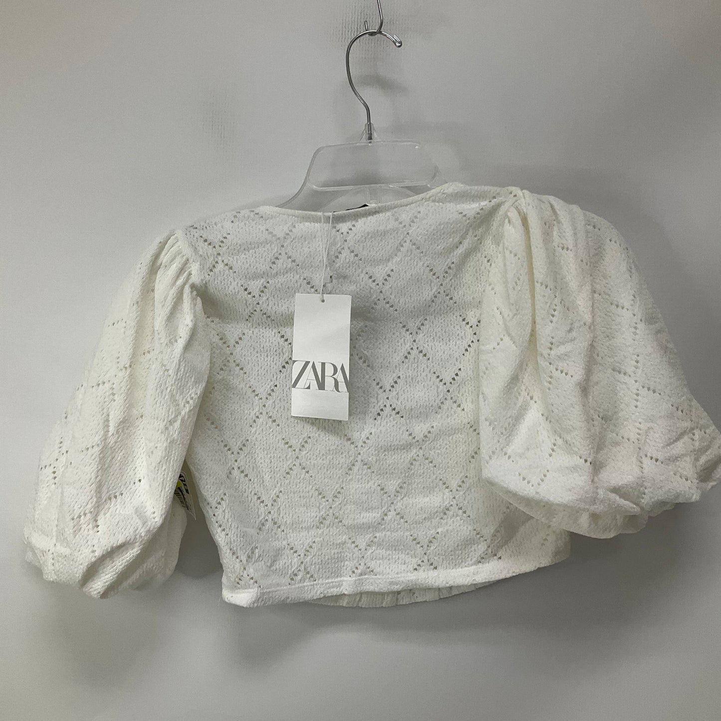 Top 3/4 Sleeve By Zara In White, Size: M