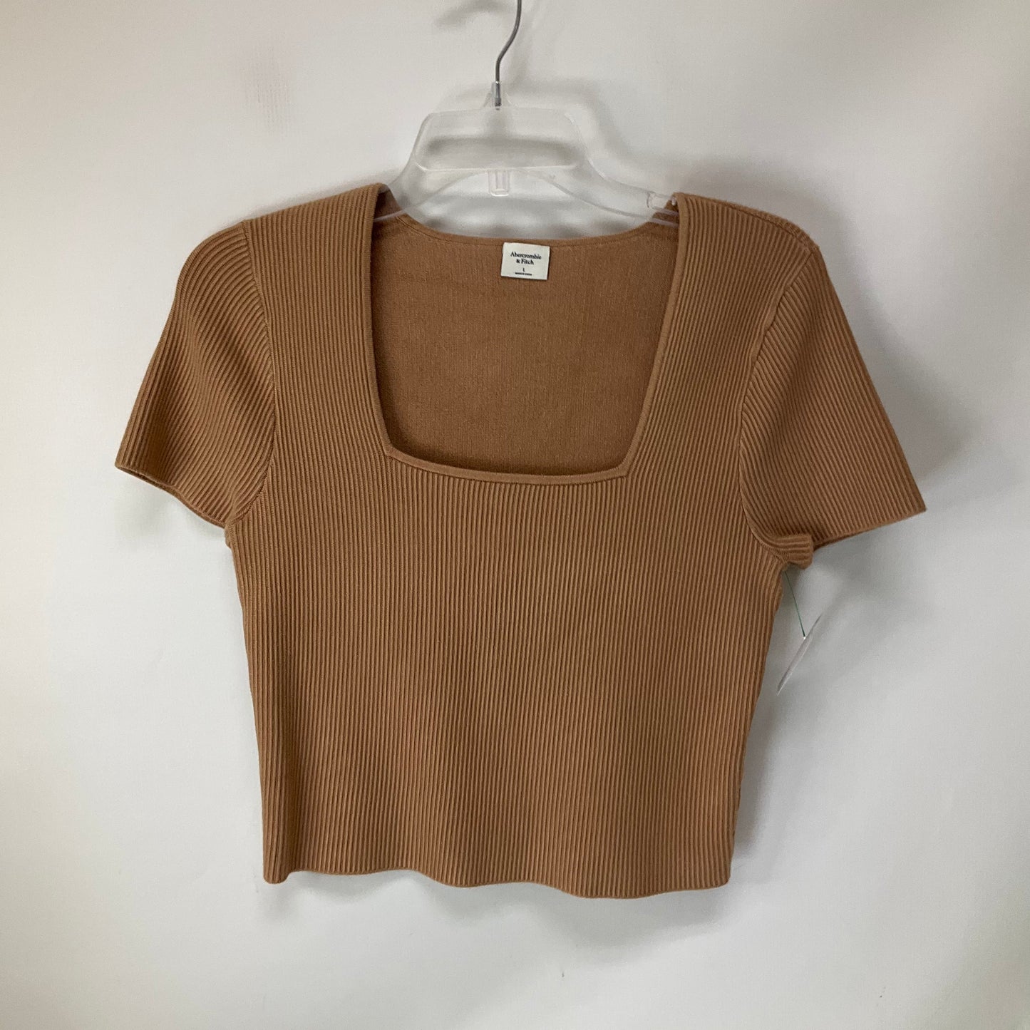 Top Short Sleeve By Abercrombie And Fitch In Beige, Size: L