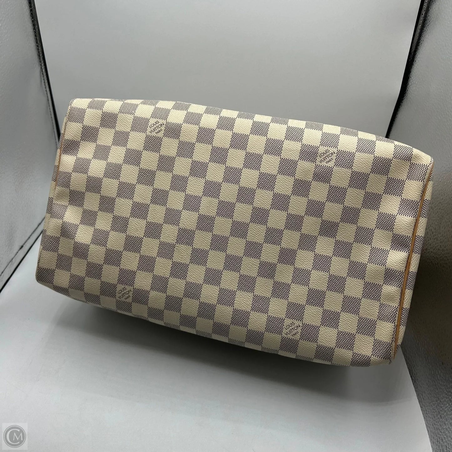 Handbag Luxury Designer By Louis Vuitton, Size: Medium