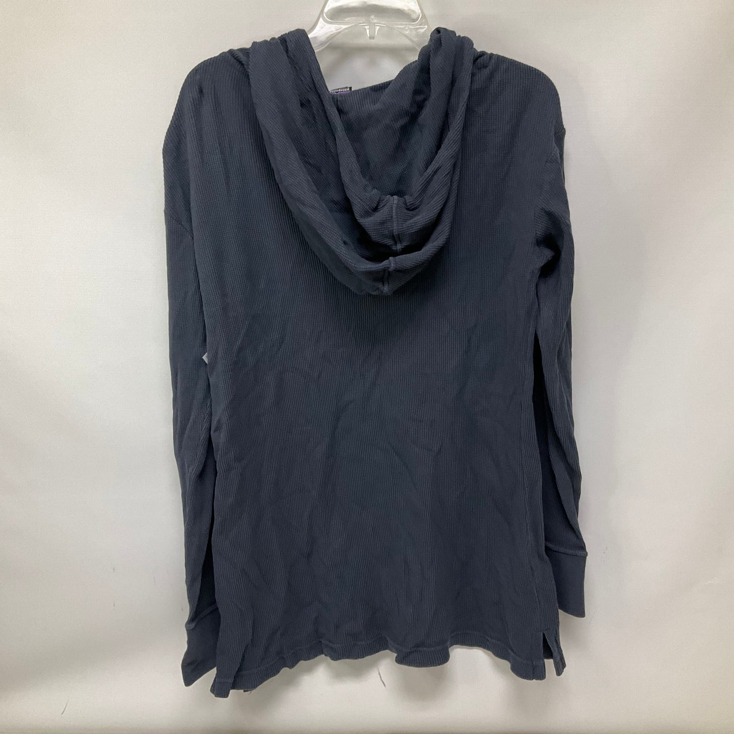 Top Long Sleeve By Patagonia In Blue, Size: M