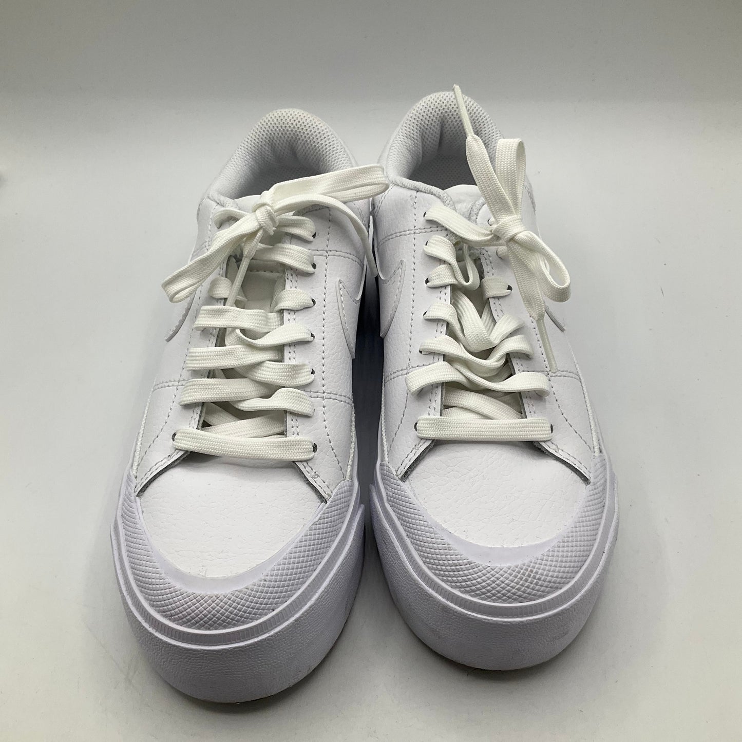 Shoes Sneakers By Nike In White, Size: 6