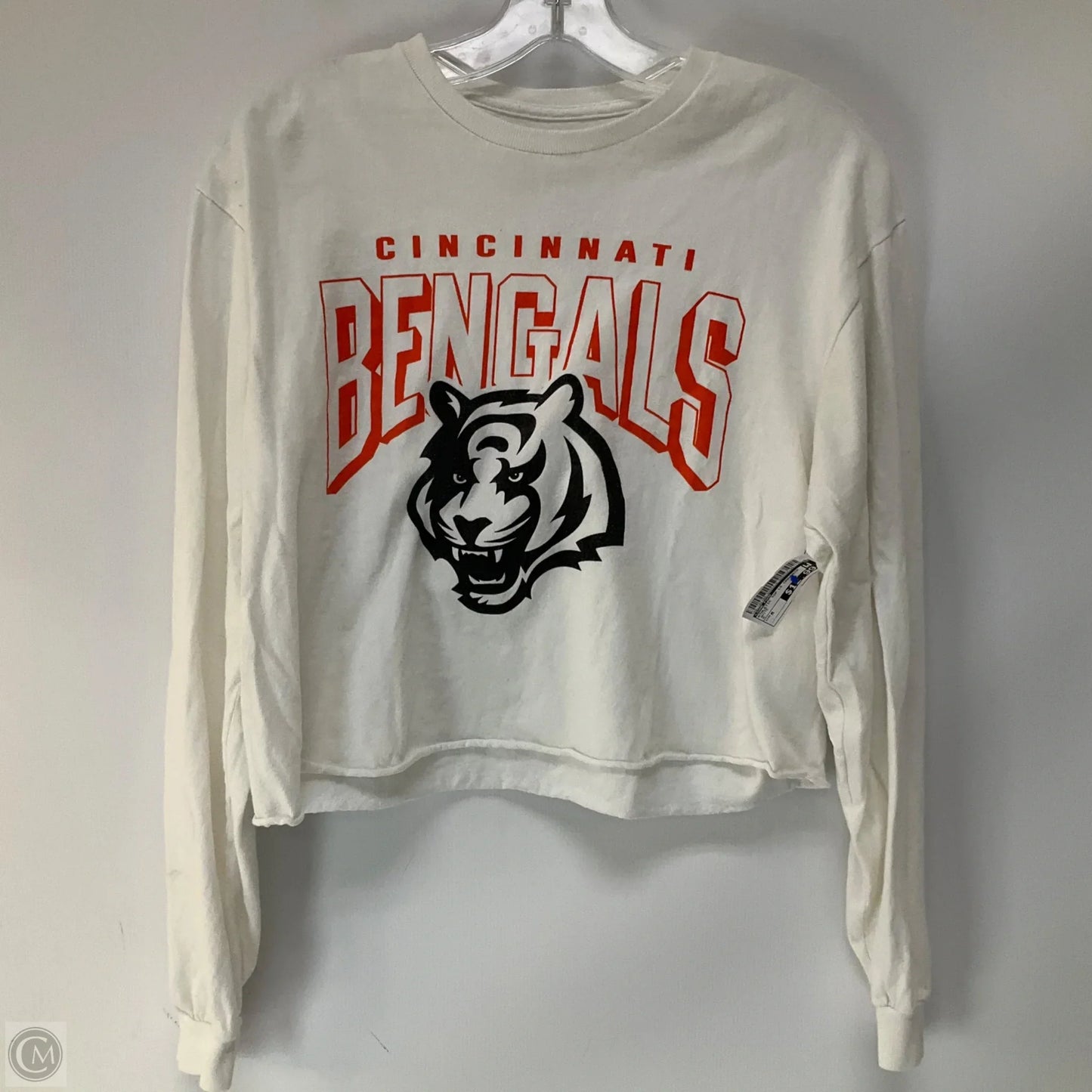 Athletic Top Long Sleeve Crewneck By Junk Food In White, Size: M