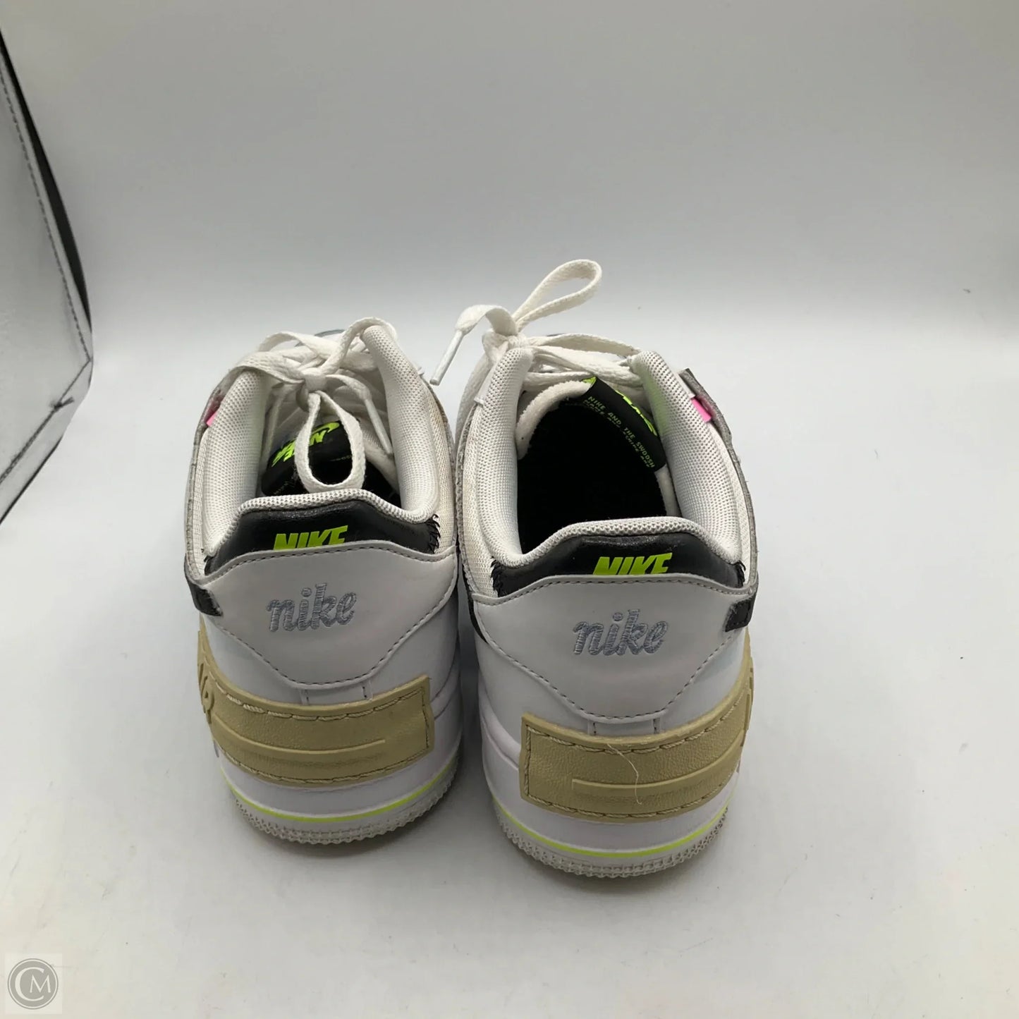 Shoes Sneakers By Nike In White, Size: 8