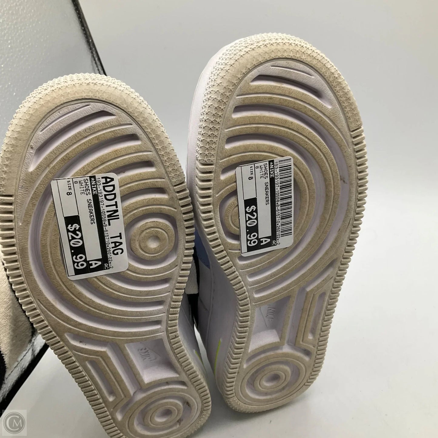 Shoes Sneakers By Nike In White, Size: 8