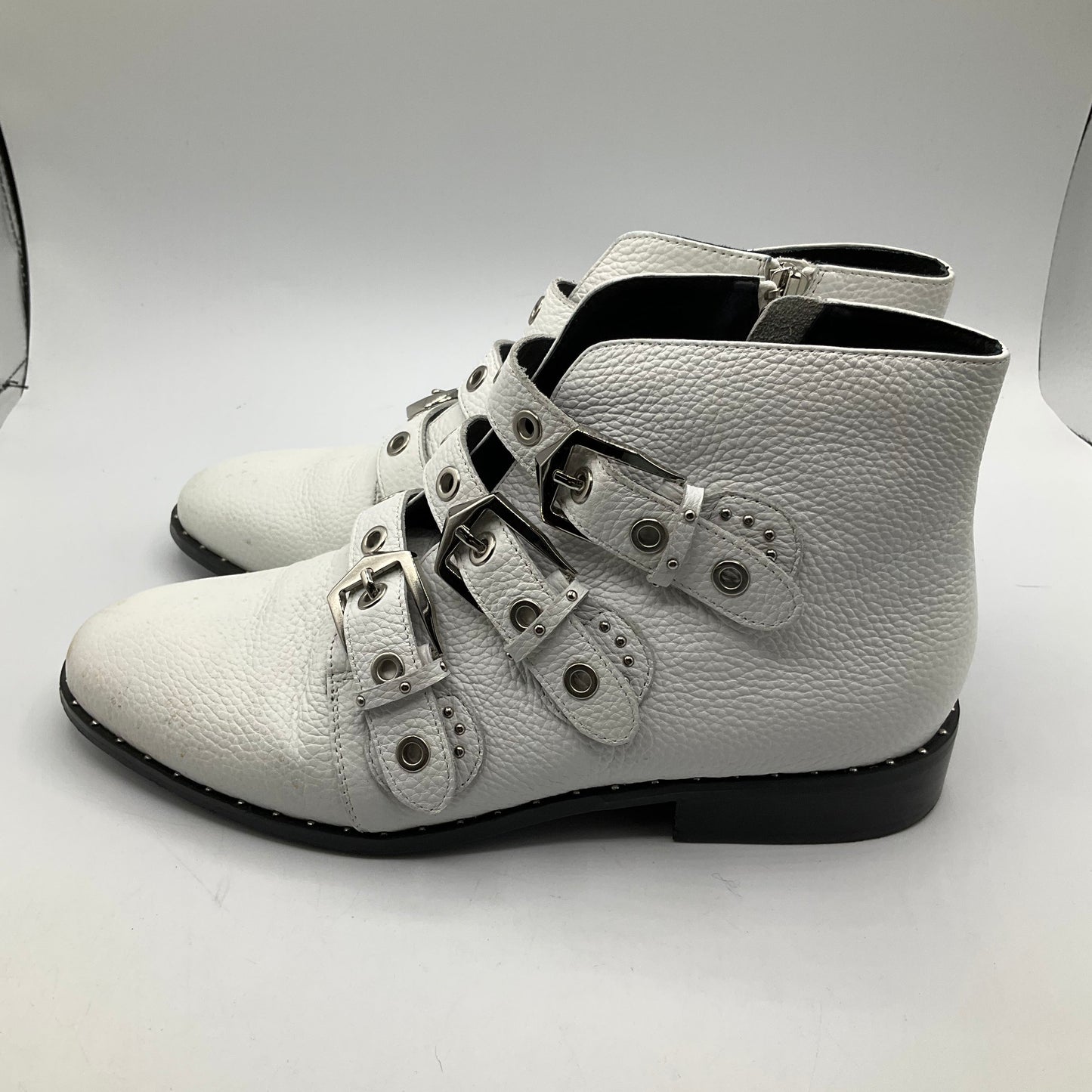 White Boots Ankle Flats Cma, Size 9