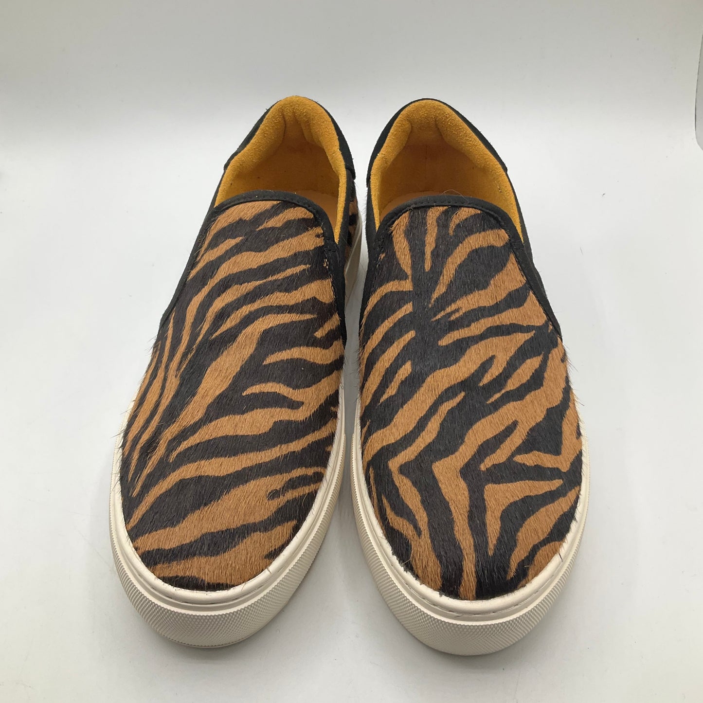 Shoes Flats By Ugg In Animal Print, Size: 9